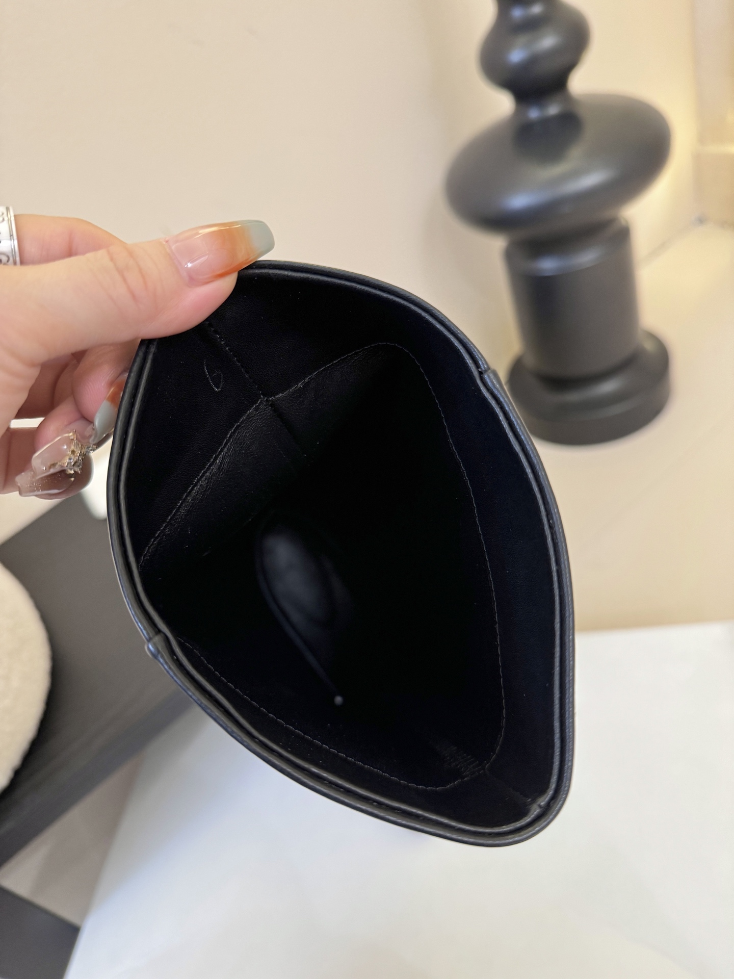 ARKET ✨年度绝美mini 坡跟方头靴❗️这款过膝靴美腻了，自带美腿功能😏可以完美修饰小粗腿🆙简洁不