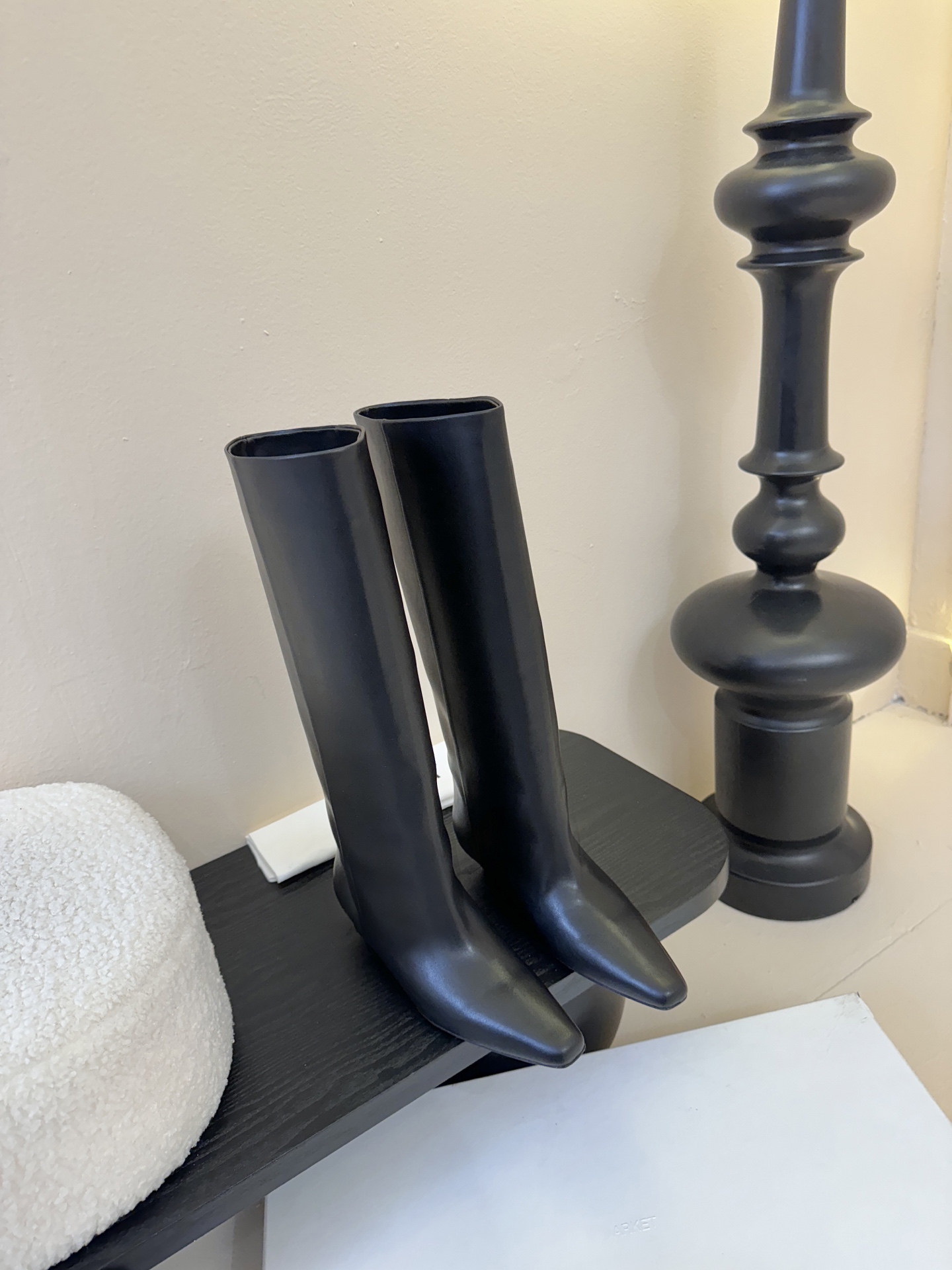 NO:478718,ARKET's annual beautiful mini wedge square toe boots are beautiful, with beautiful legs function that perfectly modify small thick legs without losing fashion. The shoe shape is slender and fashionable, and it can easily wear fashionable long legs with cowhide fabric, sheepskin lining, imported Italian leather sole, size 35-39# (40# can be customized without return), boots, boots, cowhide, sheepskin19860909ARKET 年度绝美mini 坡跟方头靴这款过膝靴美腻了,自带美腿功能可以完美修饰小粗腿简洁不失时髦,鞋型纤细又时髦,轻松穿出时尚大长腿对版牛皮面料,羊皮内里,意大利进口真皮底,码数35-39#（40#可订做不退换）,靴子,boots,cowhide,sheepskin,Women's Shoes