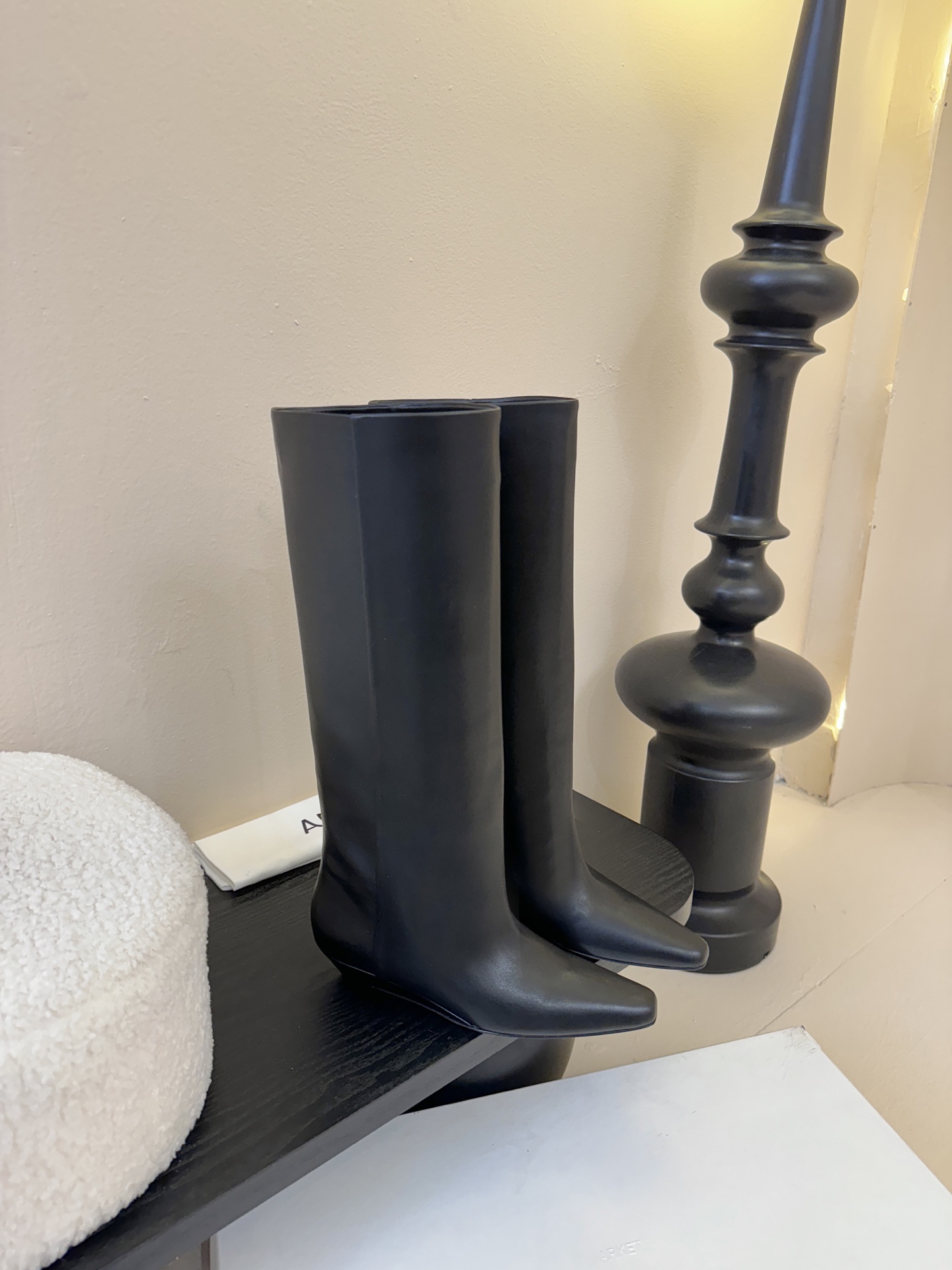 ARKET ✨年度绝美mini 坡跟方头靴❗️这款过膝靴美腻了，自带美腿功能😏可以完美修饰小粗腿🆙简洁不