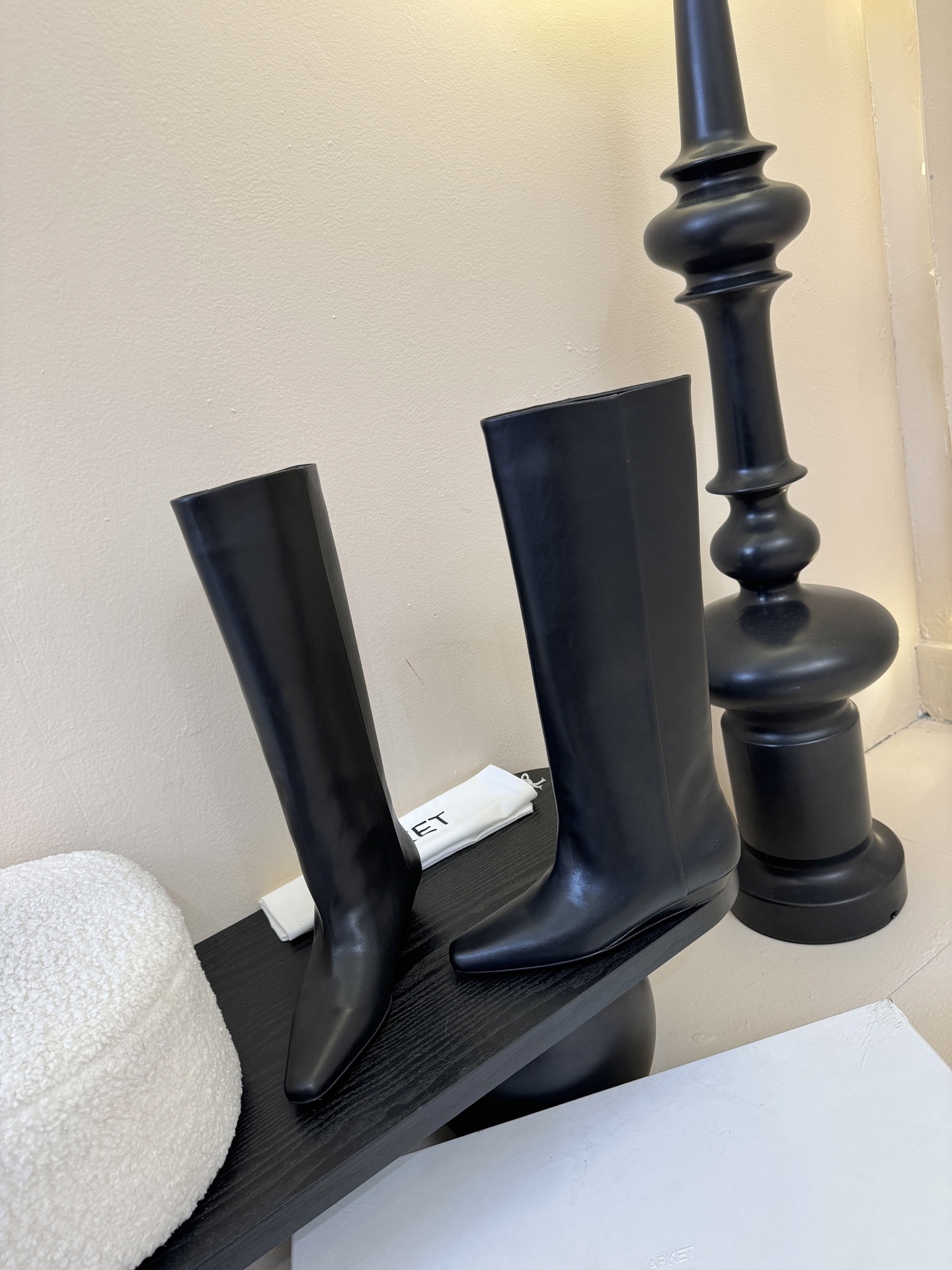 ARKET ✨年度绝美mini 坡跟方头靴❗️这款过膝靴美腻了，自带美腿功能😏可以完美修饰小粗腿🆙简洁不