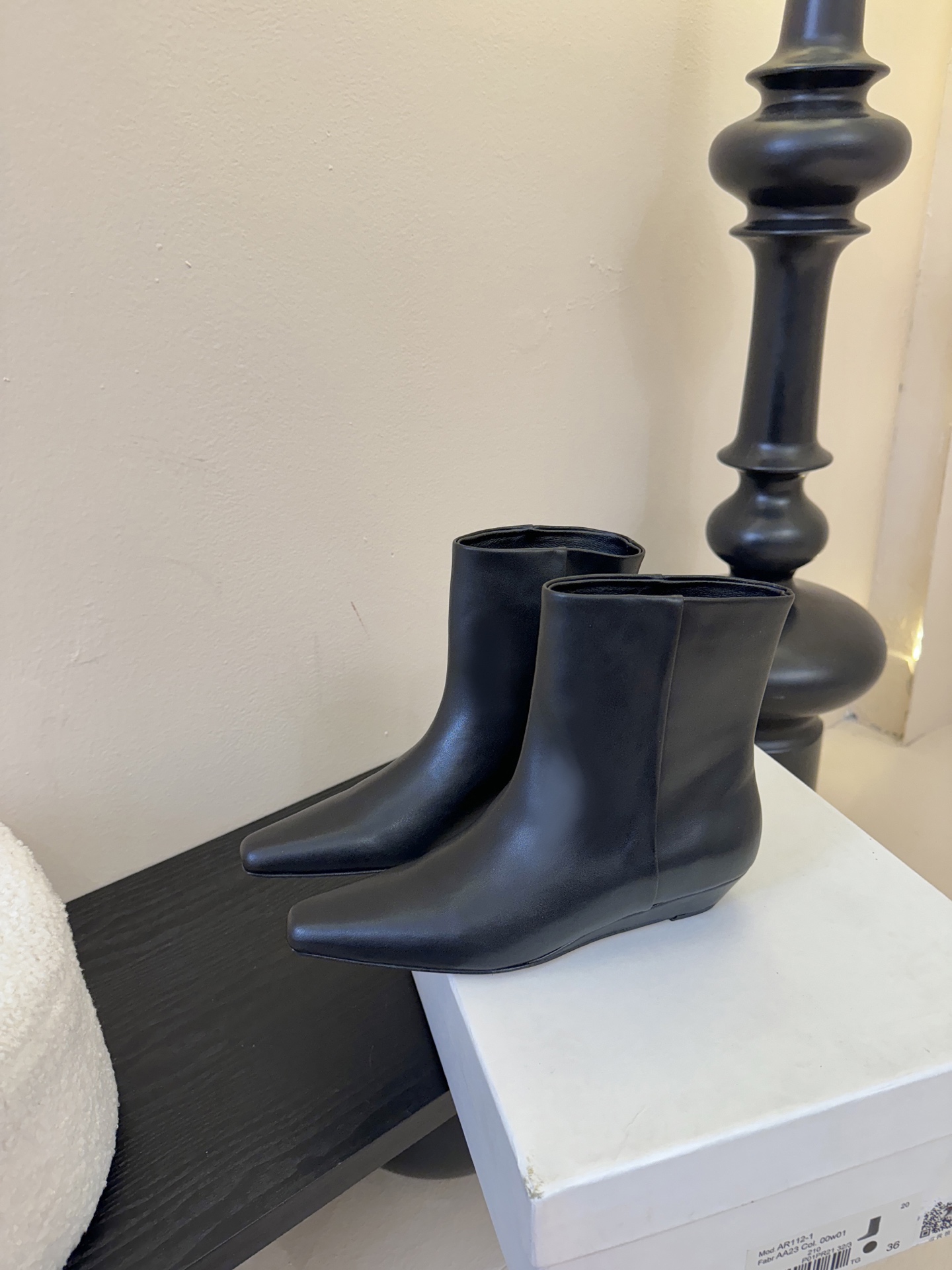 短靴ARKET ✨年度绝美mini 坡跟方头靴❗️这款过膝靴美腻了，自带美腿功能😏可以完美修饰小粗腿🆙简