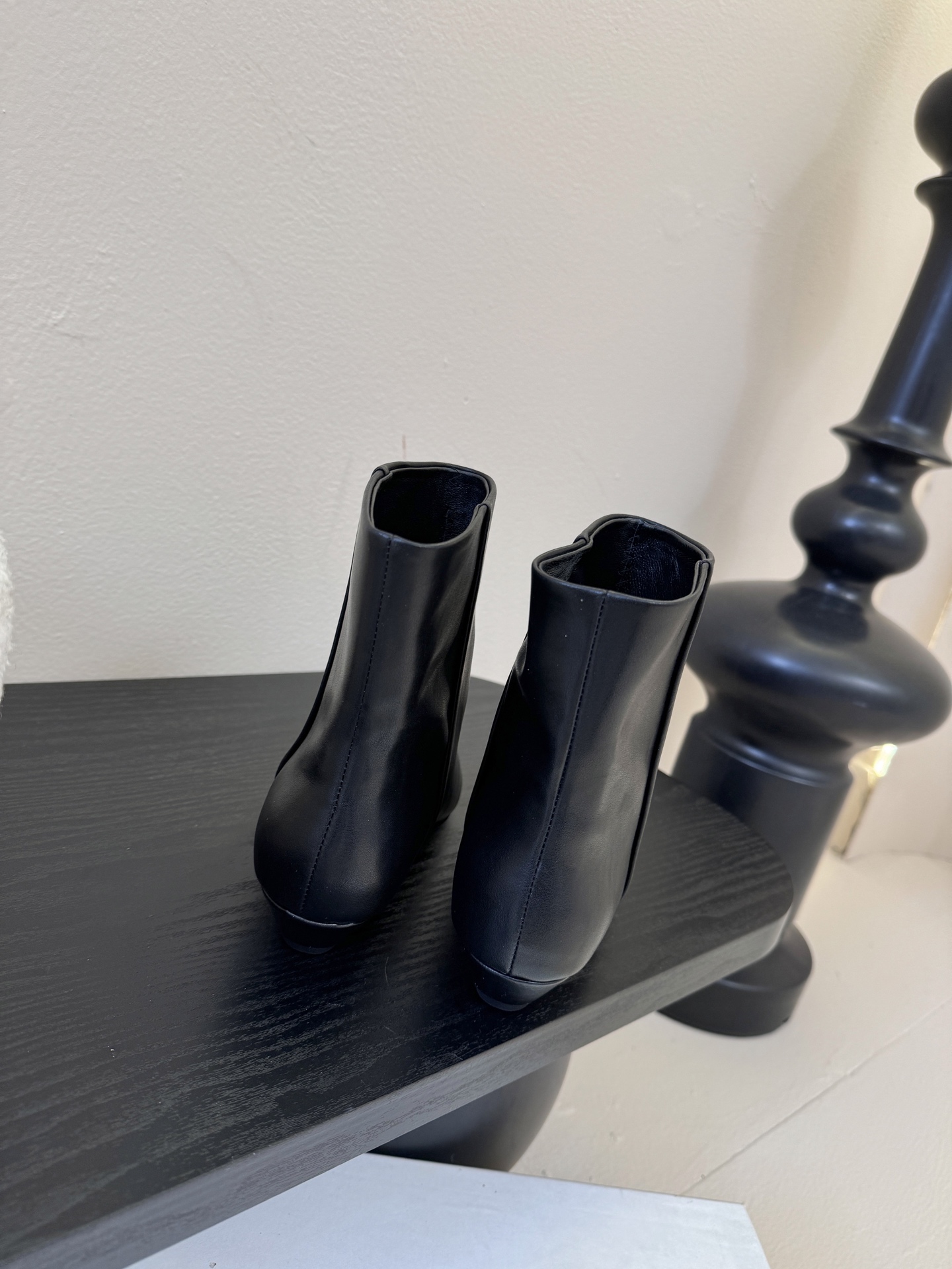 短靴ARKET ✨年度绝美mini 坡跟方头靴❗️这款过膝靴美腻了，自带美腿功能😏可以完美修饰小粗腿🆙简