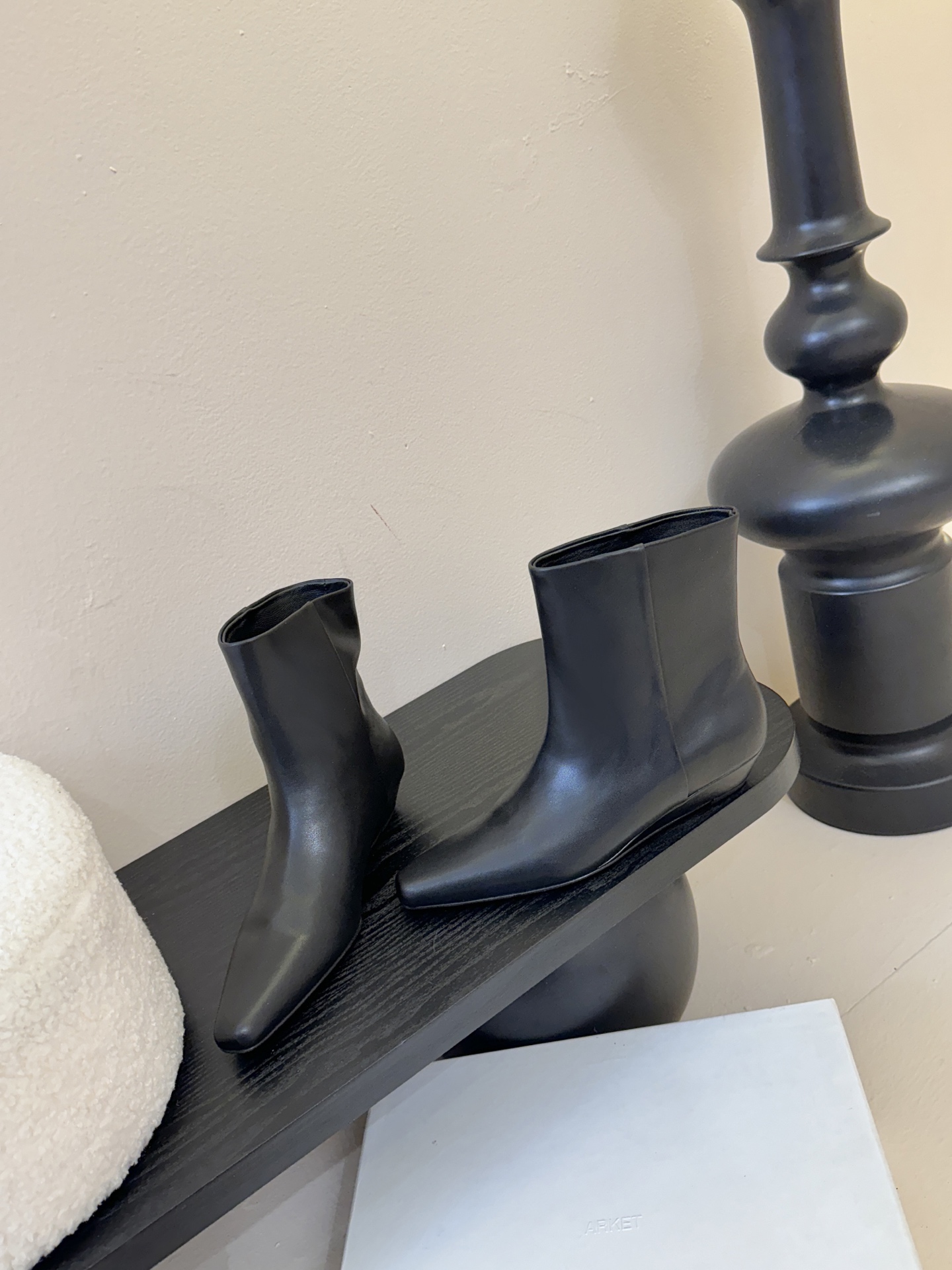 短靴ARKET ✨年度绝美mini 坡跟方头靴❗️这款过膝靴美腻了，自带美腿功能😏可以完美修饰小粗腿🆙简