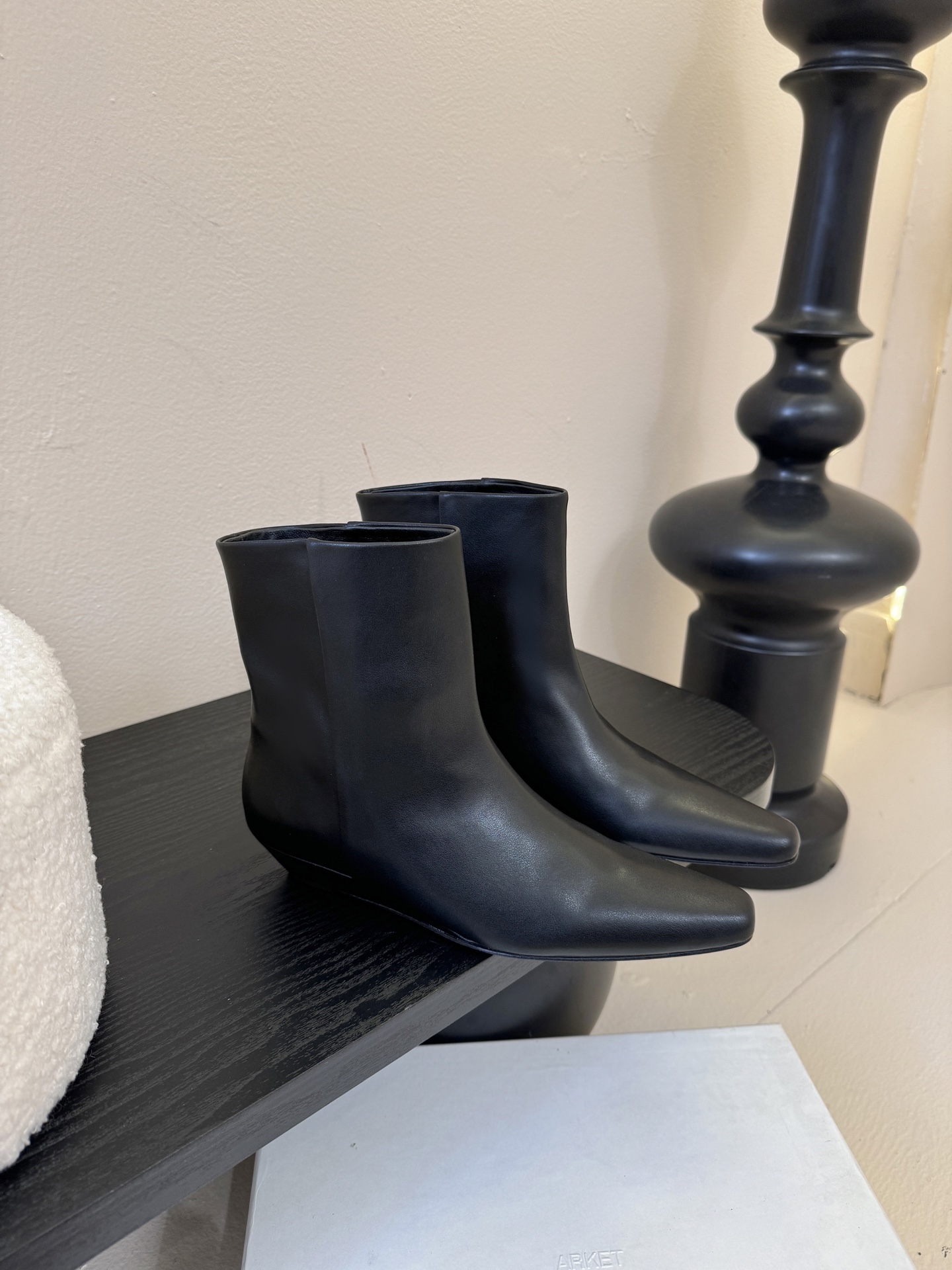 短靴ARKET ✨年度绝美mini 坡跟方头靴❗️这款过膝靴美腻了，自带美腿功能😏可以完美修饰小粗腿🆙简