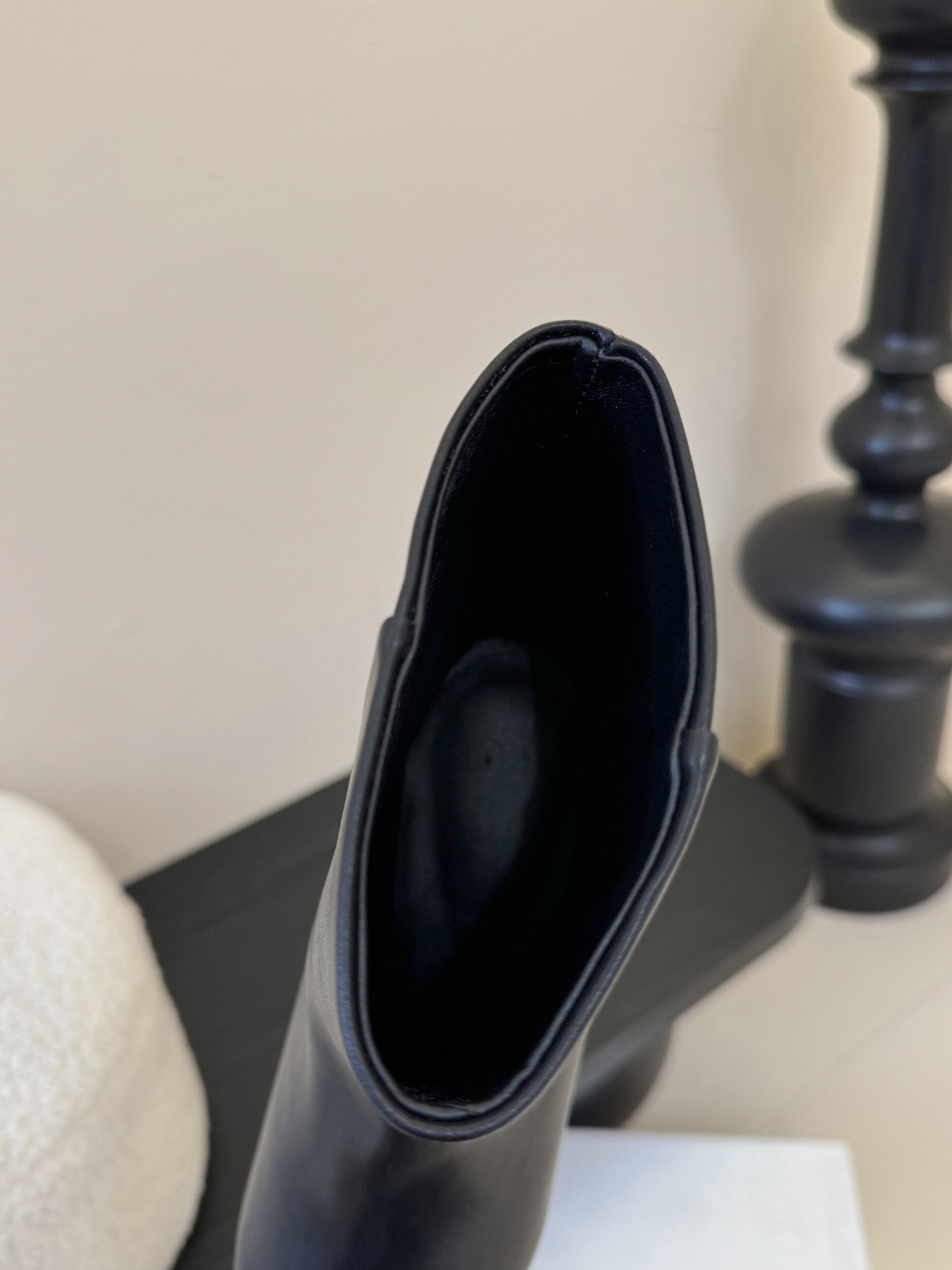 短靴ARKET ✨年度绝美mini 坡跟方头靴❗️这款过膝靴美腻了，自带美腿功能😏可以完美修饰小粗腿🆙简