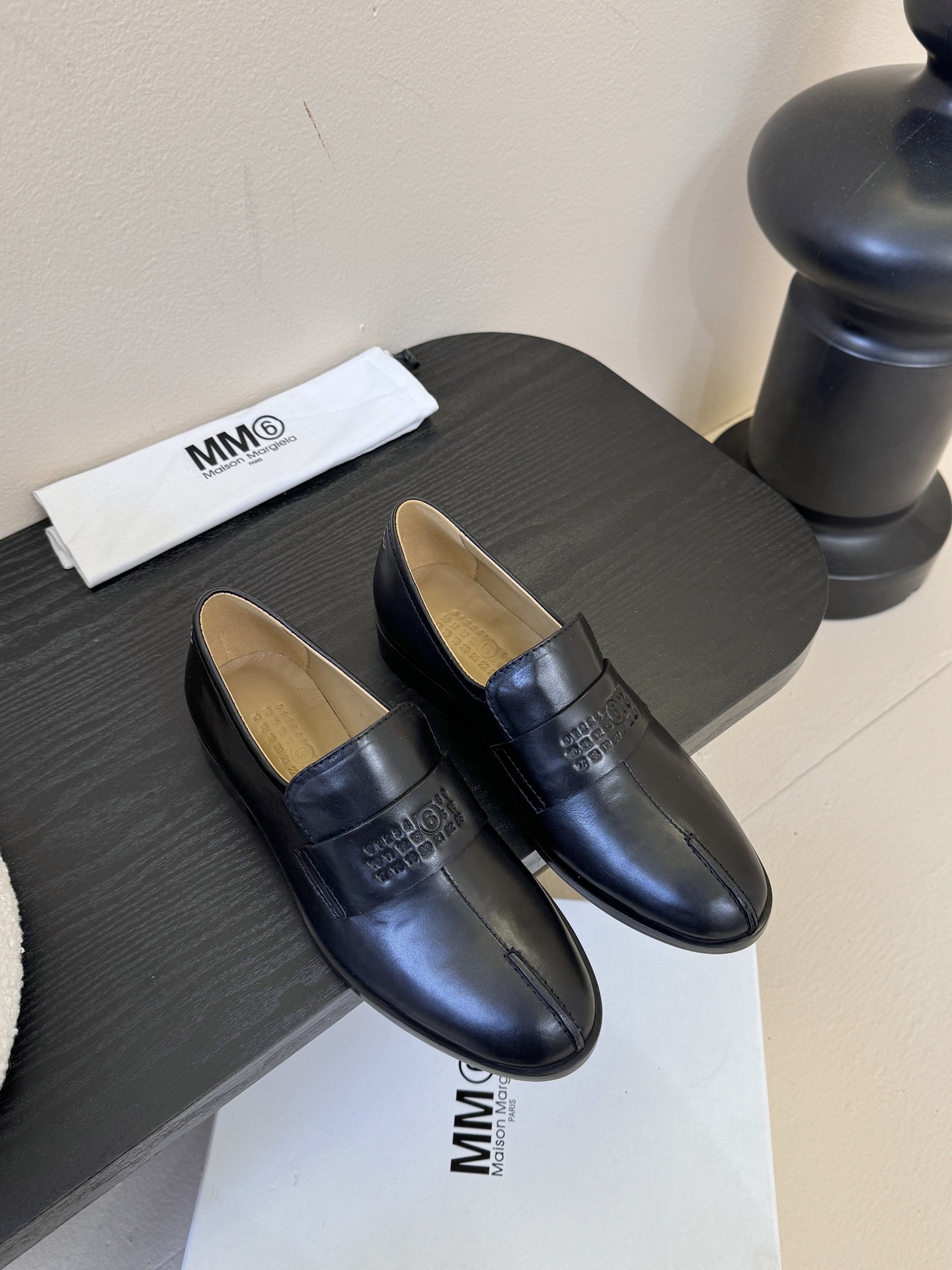 【Maison Margie*a】马吉拉乐福鞋。复古韵味，显瘦百搭。鞋面定制牛皮。牛皮内里及垫脚。真皮大