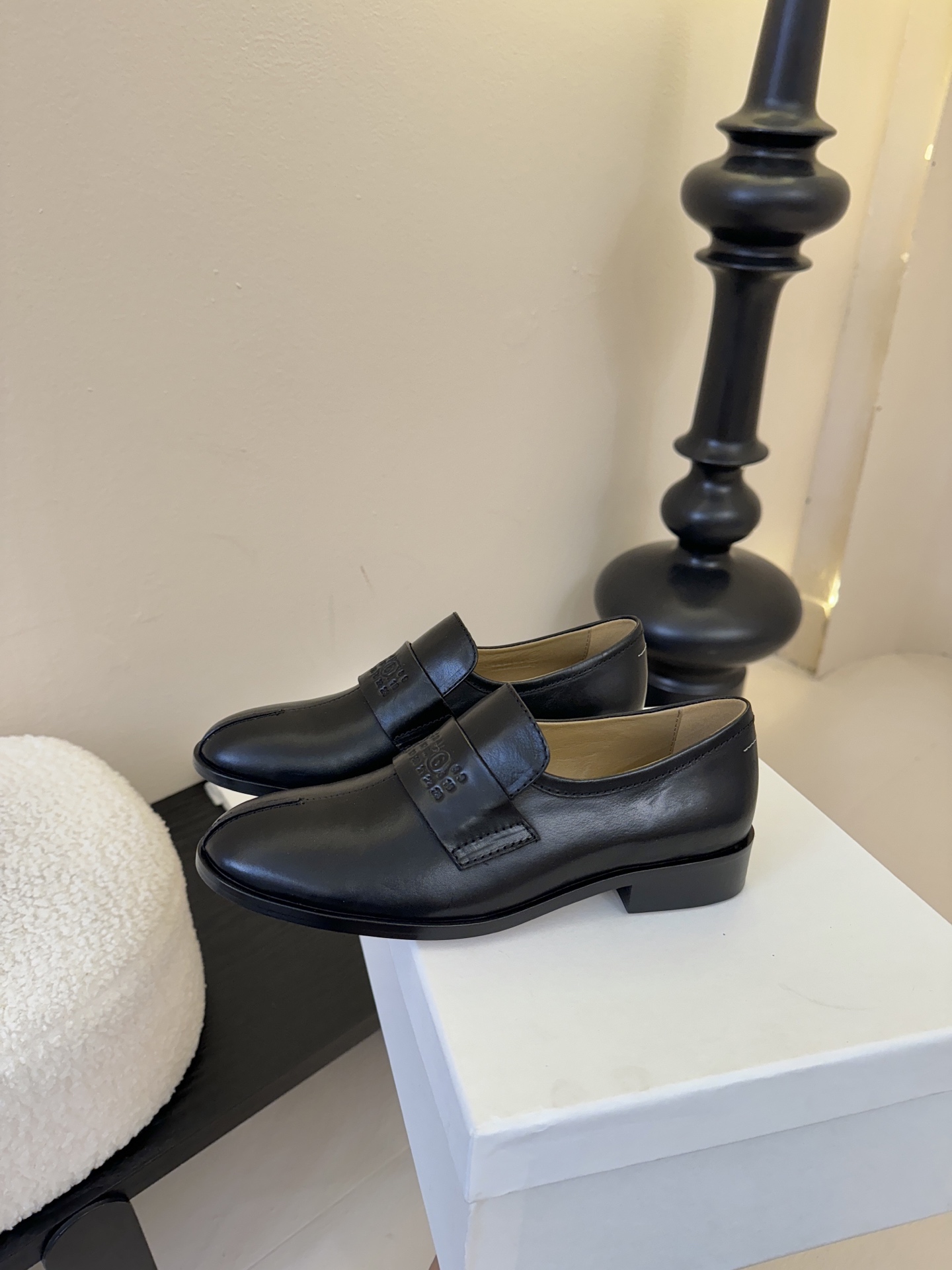 【Maison Margie*a】马吉拉乐福鞋。复古韵味，显瘦百搭。鞋面定制牛皮。牛皮内里及垫脚。真皮大
