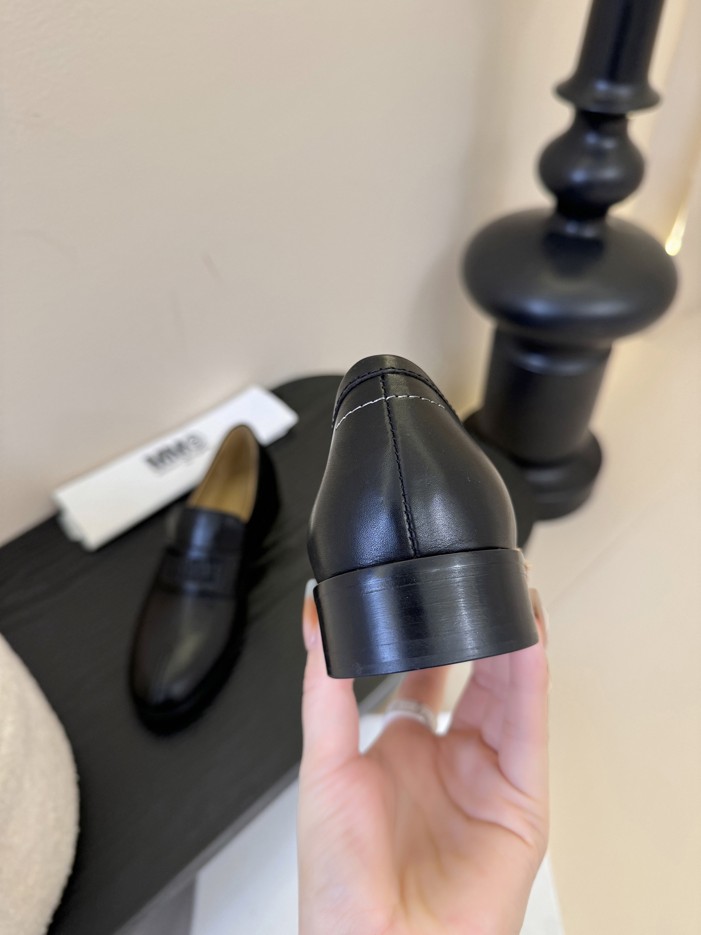 【Maison Margie*a】马吉拉乐福鞋。复古韵味，显瘦百搭。鞋面定制牛皮。牛皮内里及垫脚。真皮大