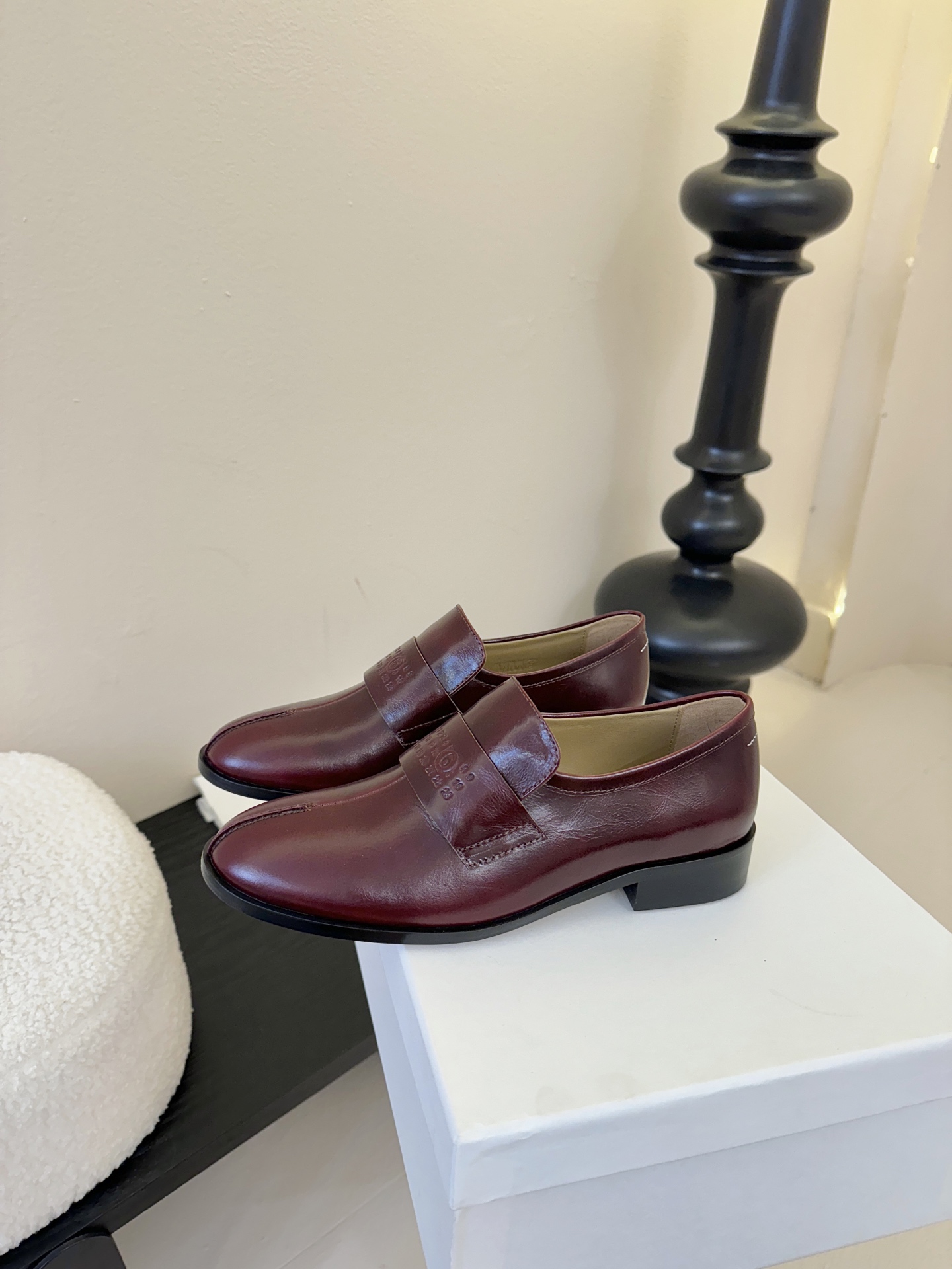 【Maison Margie*a】马吉拉乐福鞋。复古韵味，显瘦百搭。鞋面定制牛皮。牛皮内里及垫脚。真皮大