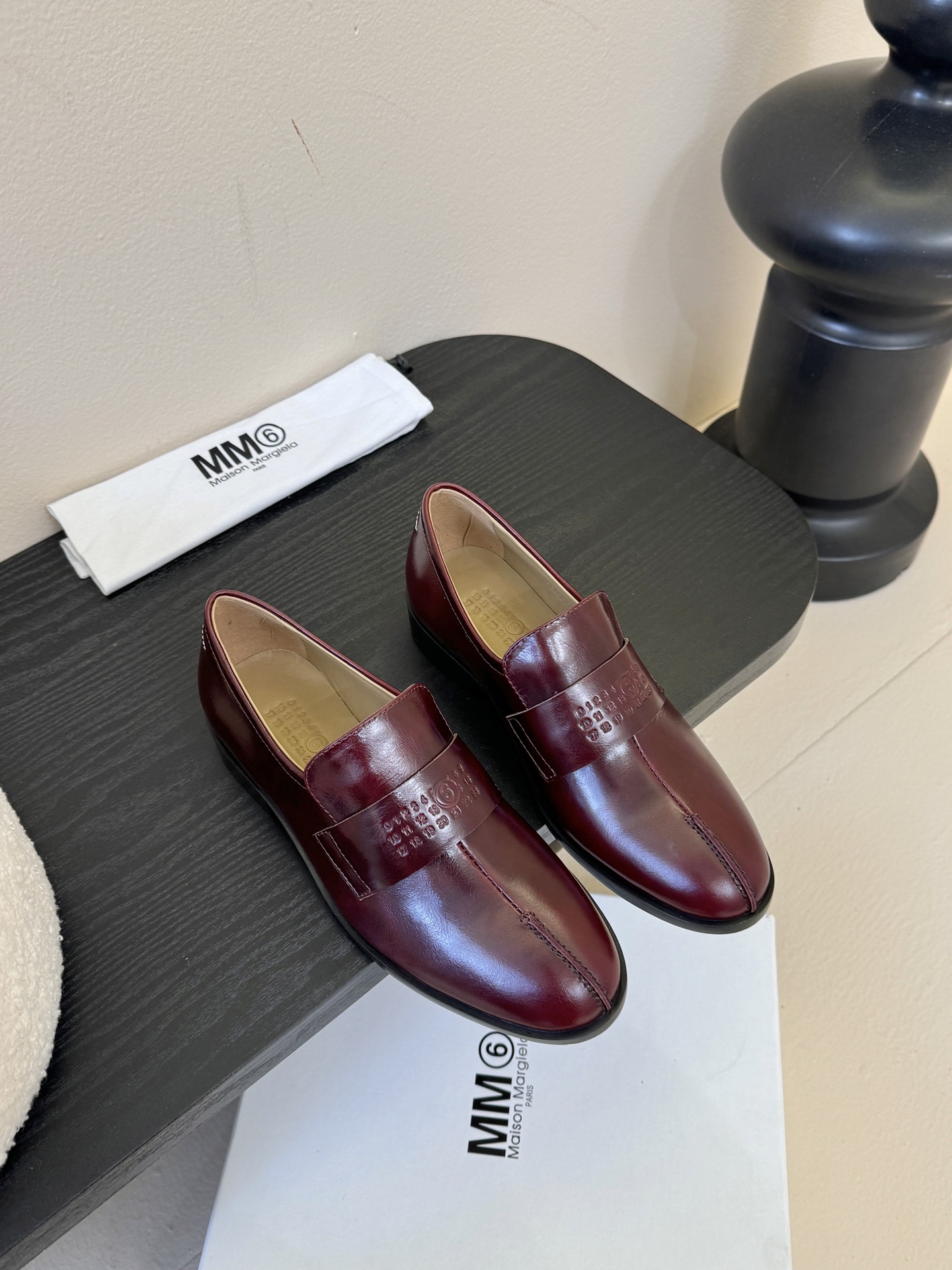 【Maison Margie*a】马吉拉乐福鞋。复古韵味，显瘦百搭。鞋面定制牛皮。牛皮内里及垫脚。真皮大