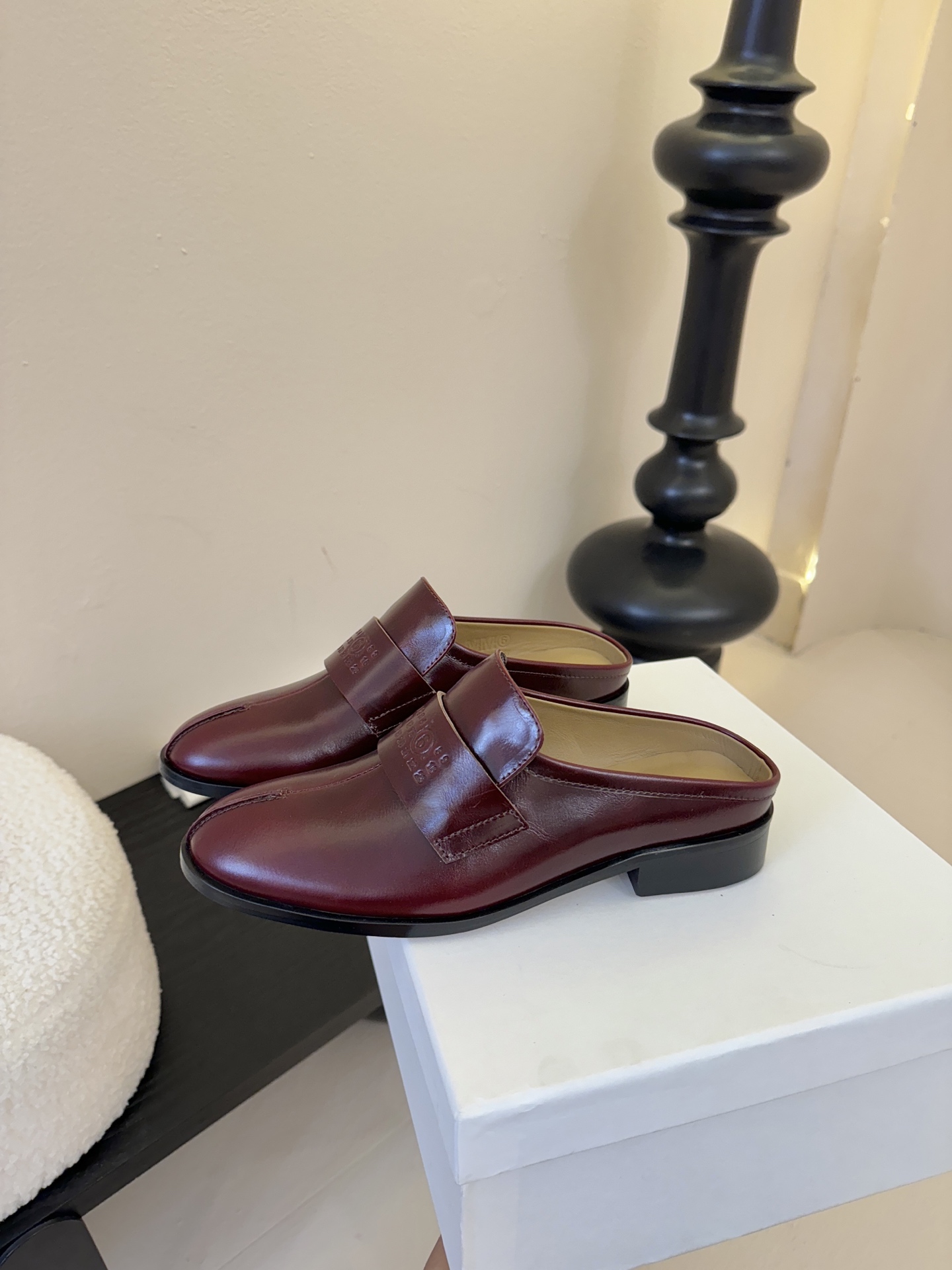 【Maison Margie*a】马吉拉乐福鞋。复古韵味，显瘦百搭。鞋面定制牛皮。牛皮内里及垫脚。真皮大