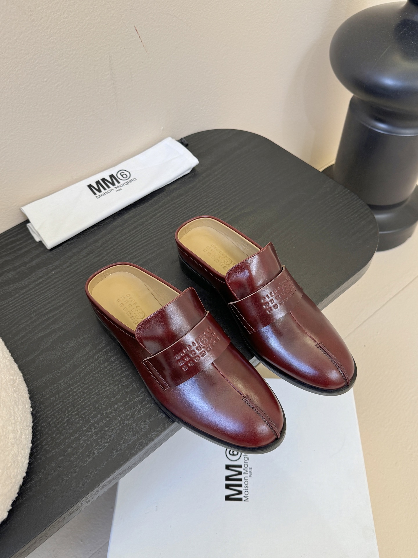 【Maison Margie*a】马吉拉乐福鞋。复古韵味，显瘦百搭。鞋面定制牛皮。牛皮内里及垫脚。真皮大