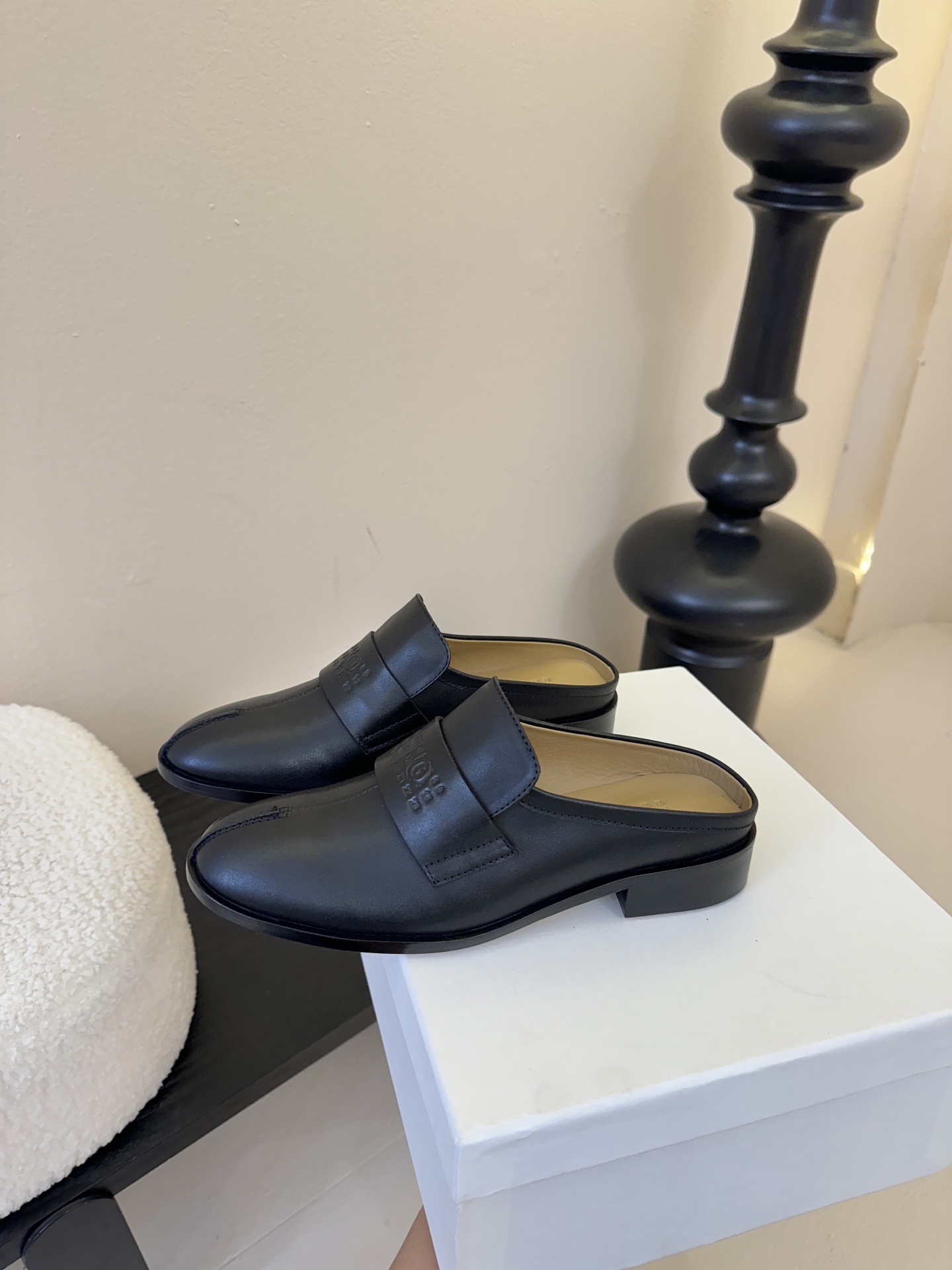 【Maison Margie*a】马吉拉乐福鞋。复古韵味，显瘦百搭。鞋面定制牛皮。牛皮内里及垫脚。真皮大
