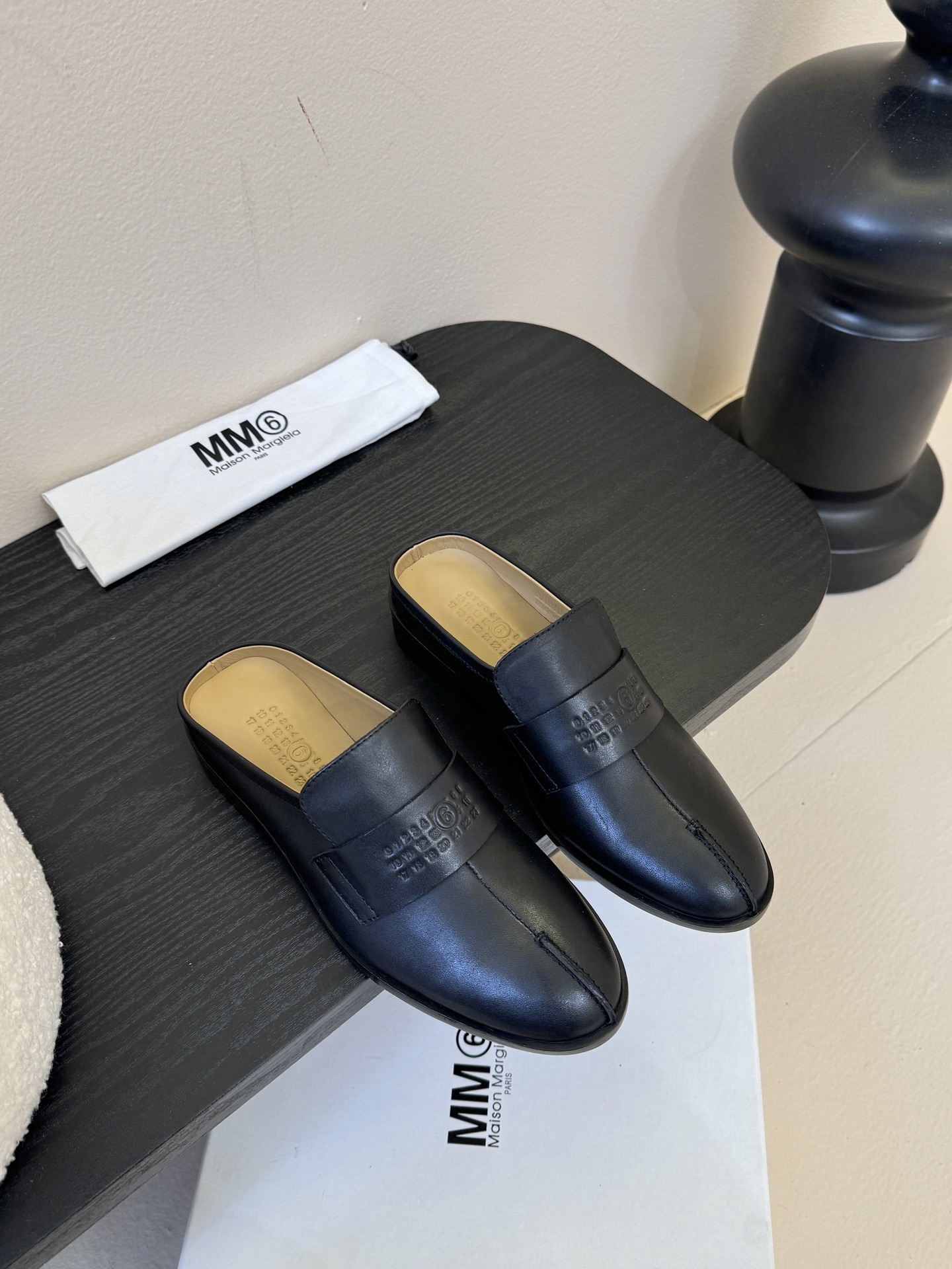 【Maison Margie*a】马吉拉乐福鞋。复古韵味，显瘦百搭。鞋面定制牛皮。牛皮内里及垫脚。真皮大
