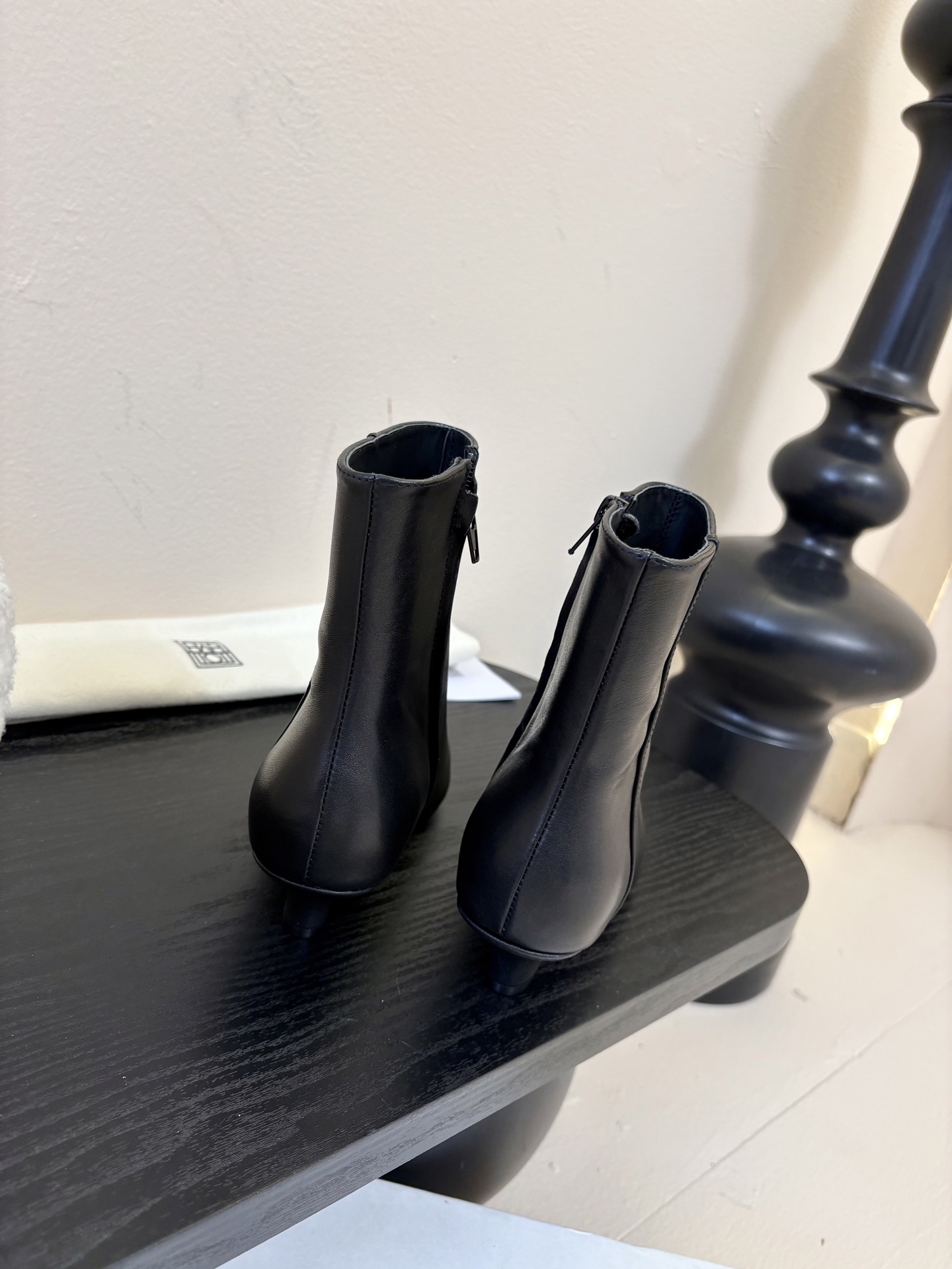 TOTEME25ss早秋新款复古坡跟短靴尖头侧拉链短靴！绝美裸靴！🔥时髦极小尖头搭配坡跟内增高的设计 潇