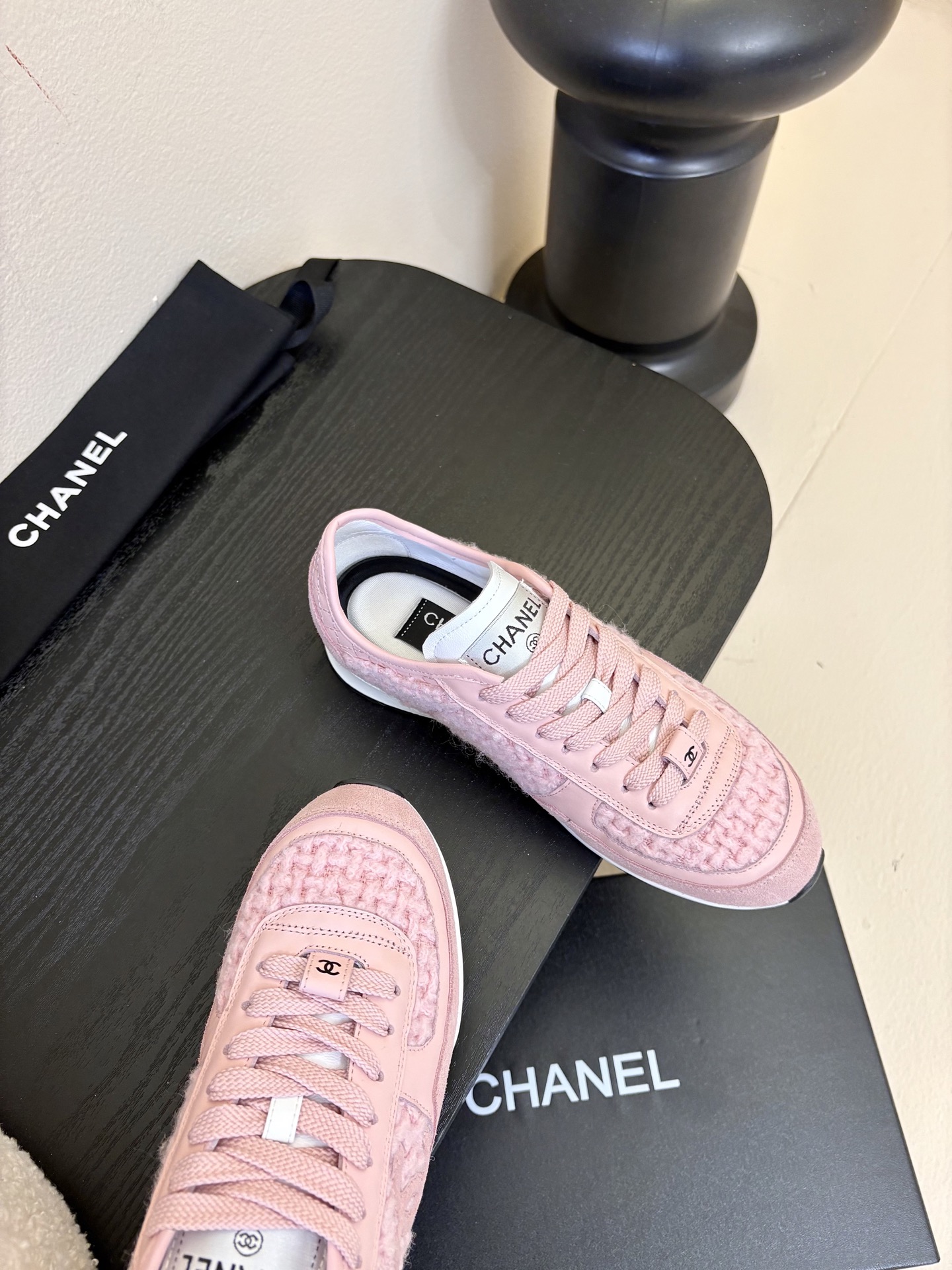 CHANEL/香奈儿2025新款小香风麂皮圆头熊猫厚底运动鞋时尚增高鞋休闲鞋面料：进口羊皮/布面内里：原