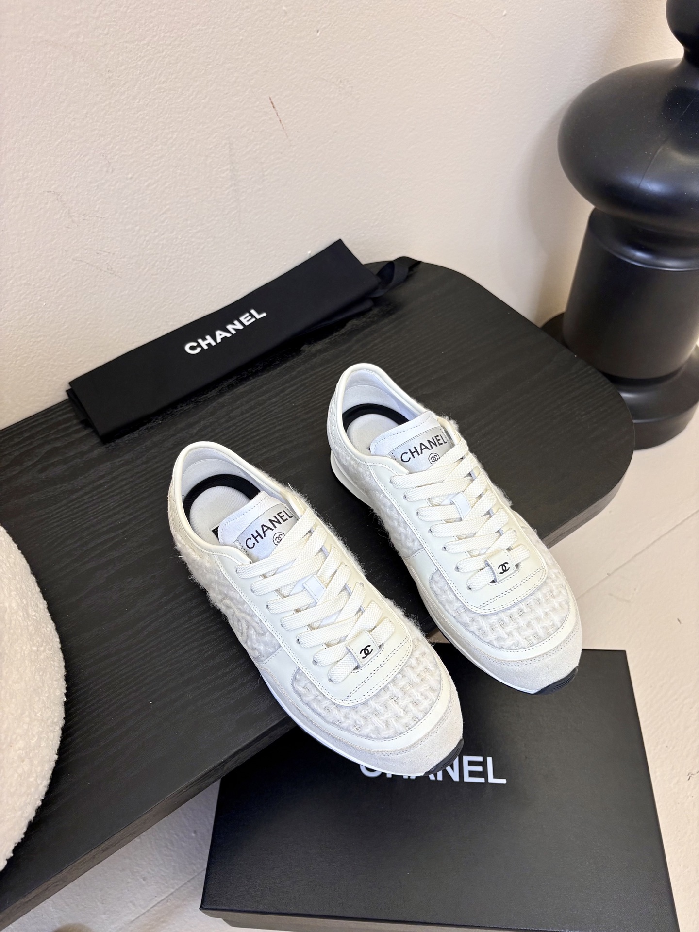 CHANEL/香奈儿2025新款小香风麂皮圆头熊猫厚底运动鞋时尚增高鞋休闲鞋面料：进口羊皮/布面内里：原