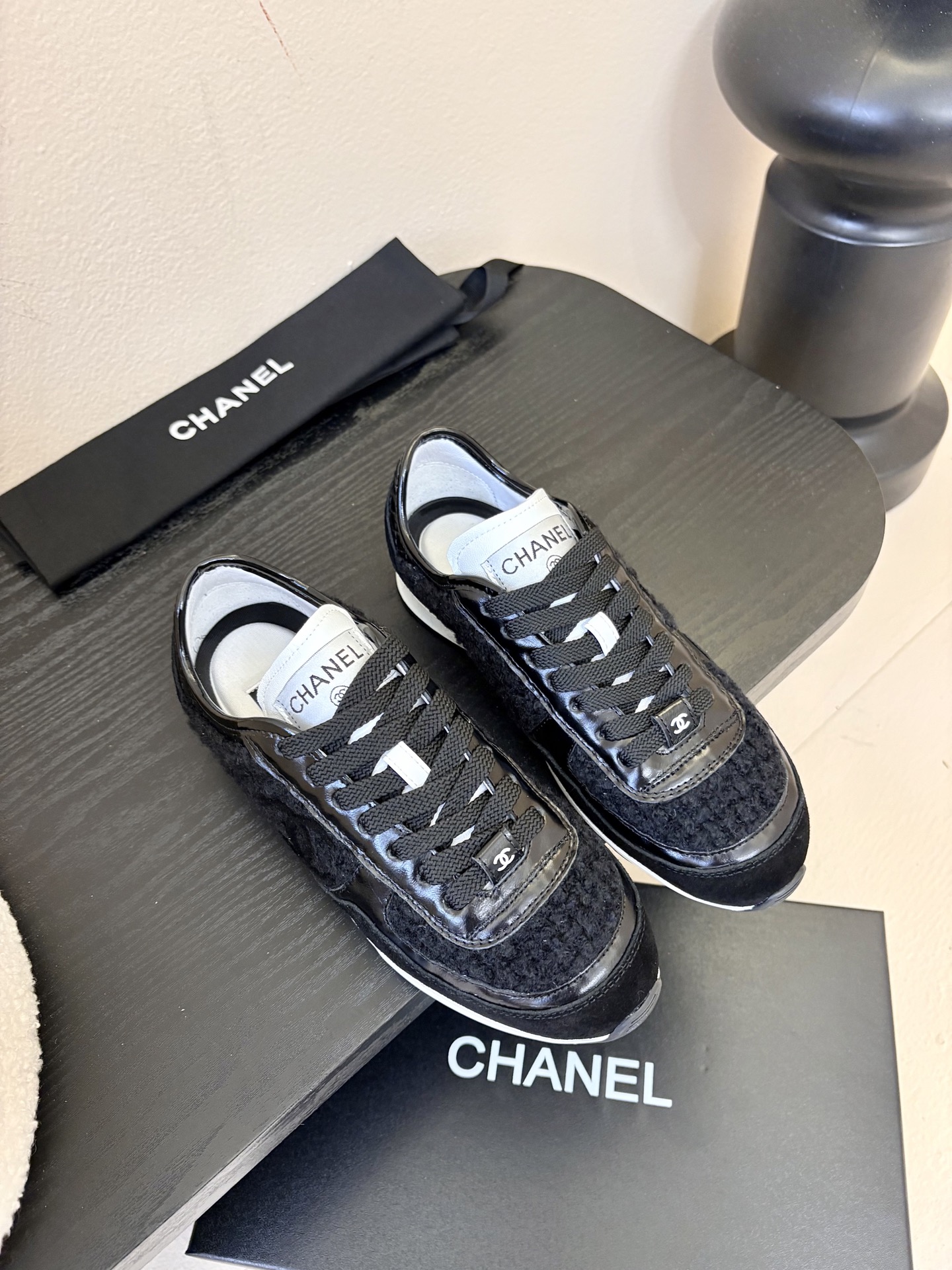 CHANEL/香奈儿2025新款小香风麂皮圆头熊猫厚底运动鞋时尚增高鞋休闲鞋面料：进口羊皮/布面内里：原