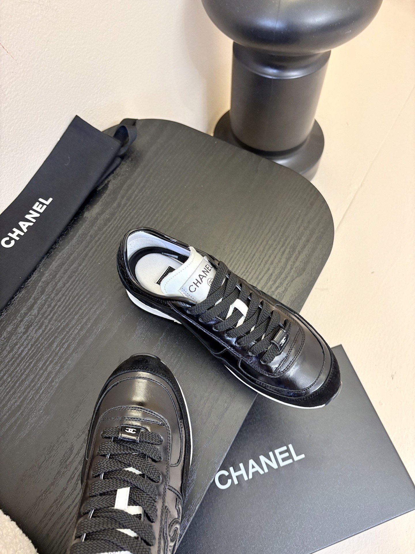 CHANEL/香奈儿2025新款小香风麂皮圆头熊猫厚底运动鞋时尚增高鞋休闲鞋面料：进口羊皮/布面内里：原
