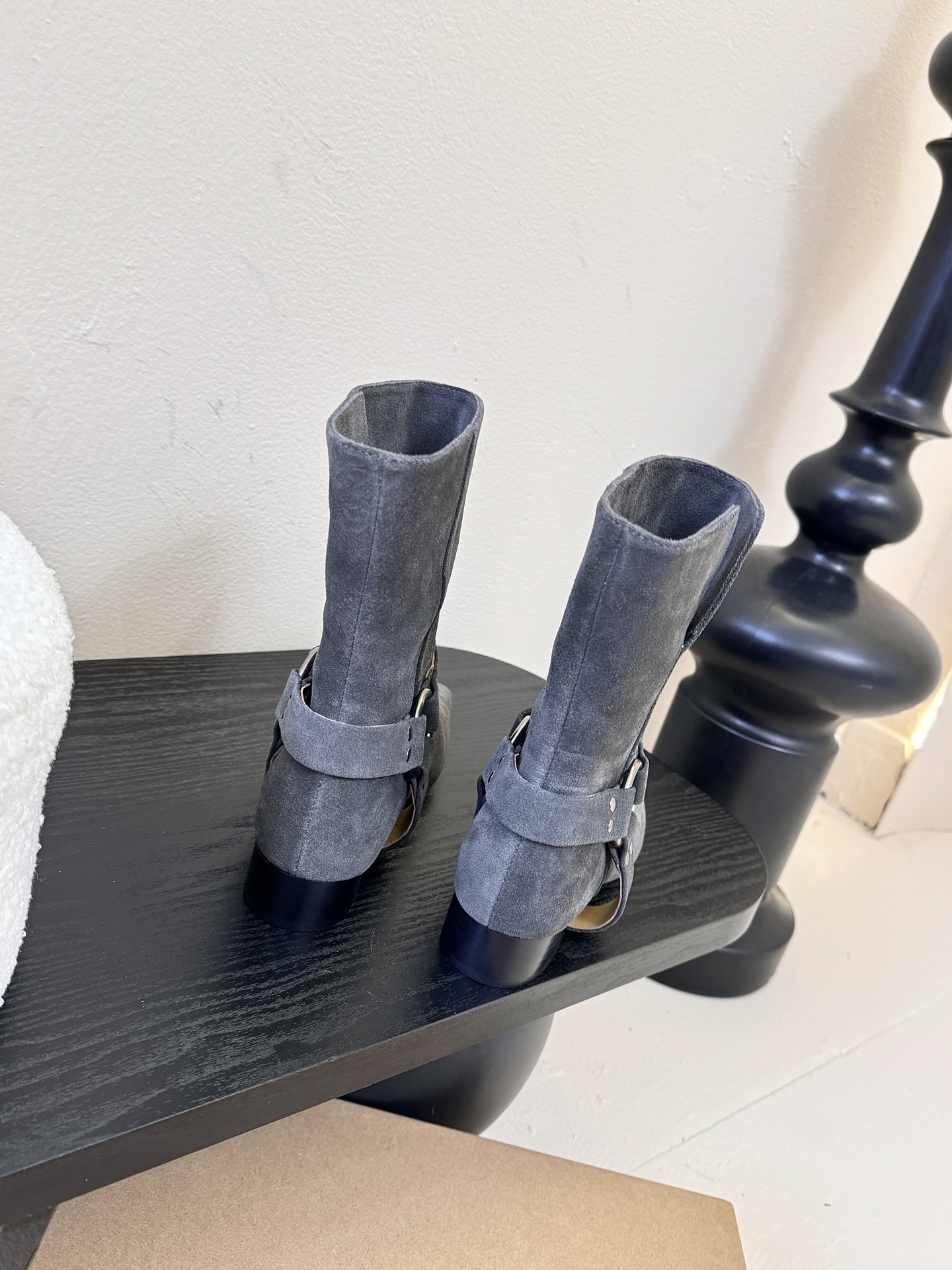 韩国🇰🇷shop weare麂皮靴鞋面高丝光小牛麂皮&小牛皮，内里水染牛皮，意大利真皮大底，真皮包鞋跟，