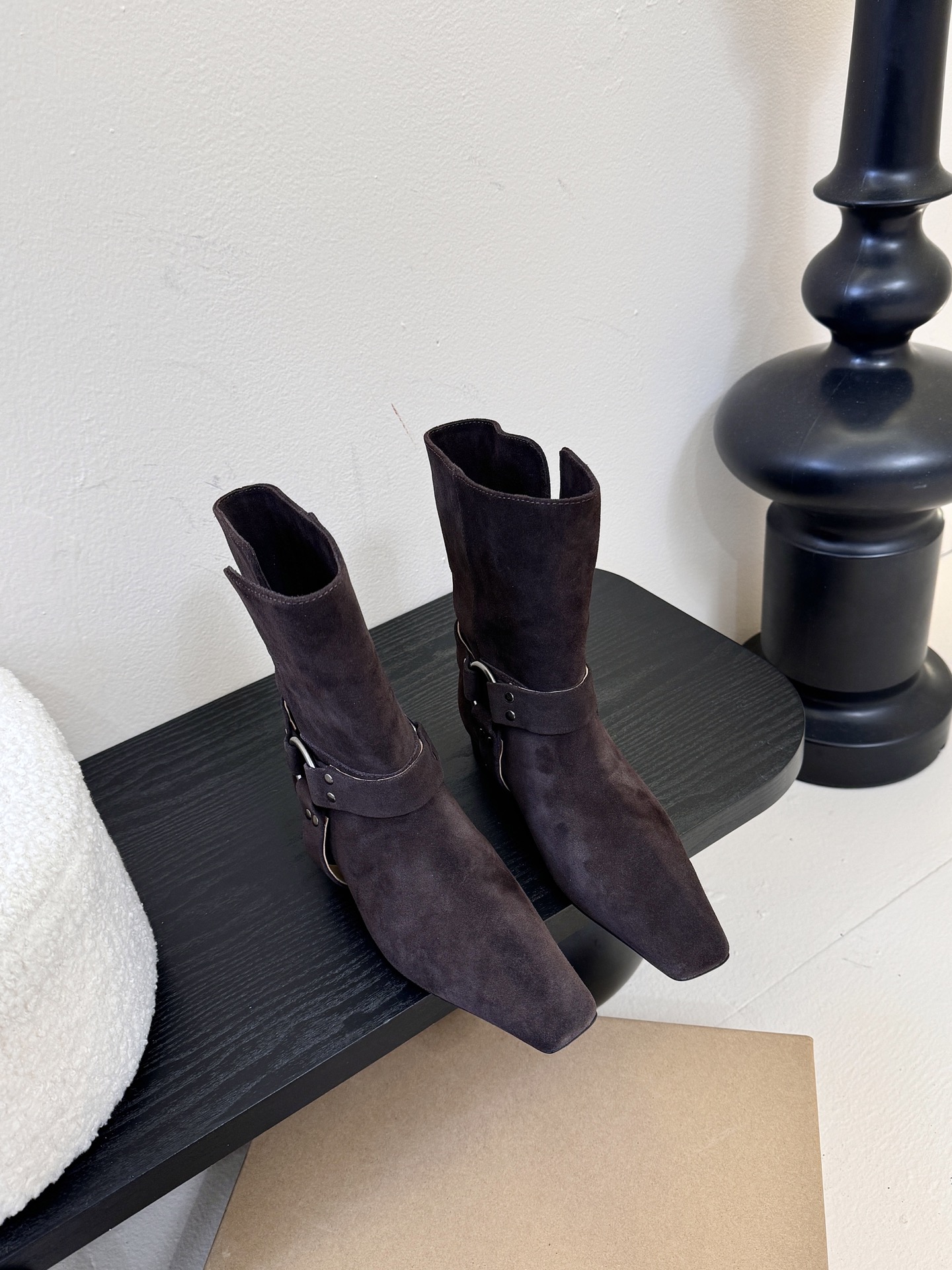 NO:481197,Korean shop wear suede boots, upper high mercerated calf suede & calf leather, inner water dyed cowhide, Italian leather outsole, genuine leather bag heel, size 35-39, 40 order heel height 3cm, three-color coffee, gray, black, boots, boots, cowhide, chamois leather, Leather soles19860909韩国shop weare麂皮靴 鞋面高丝光小牛麂皮&小牛皮,内里水染牛皮,意大利真皮大底,真皮包鞋跟,尺码35-39 ,40订 跟高3cm,三色入咖啡,灰色,黑色,靴子,boots,cowhide,chamois leather,Leather soles,Women's Shoes