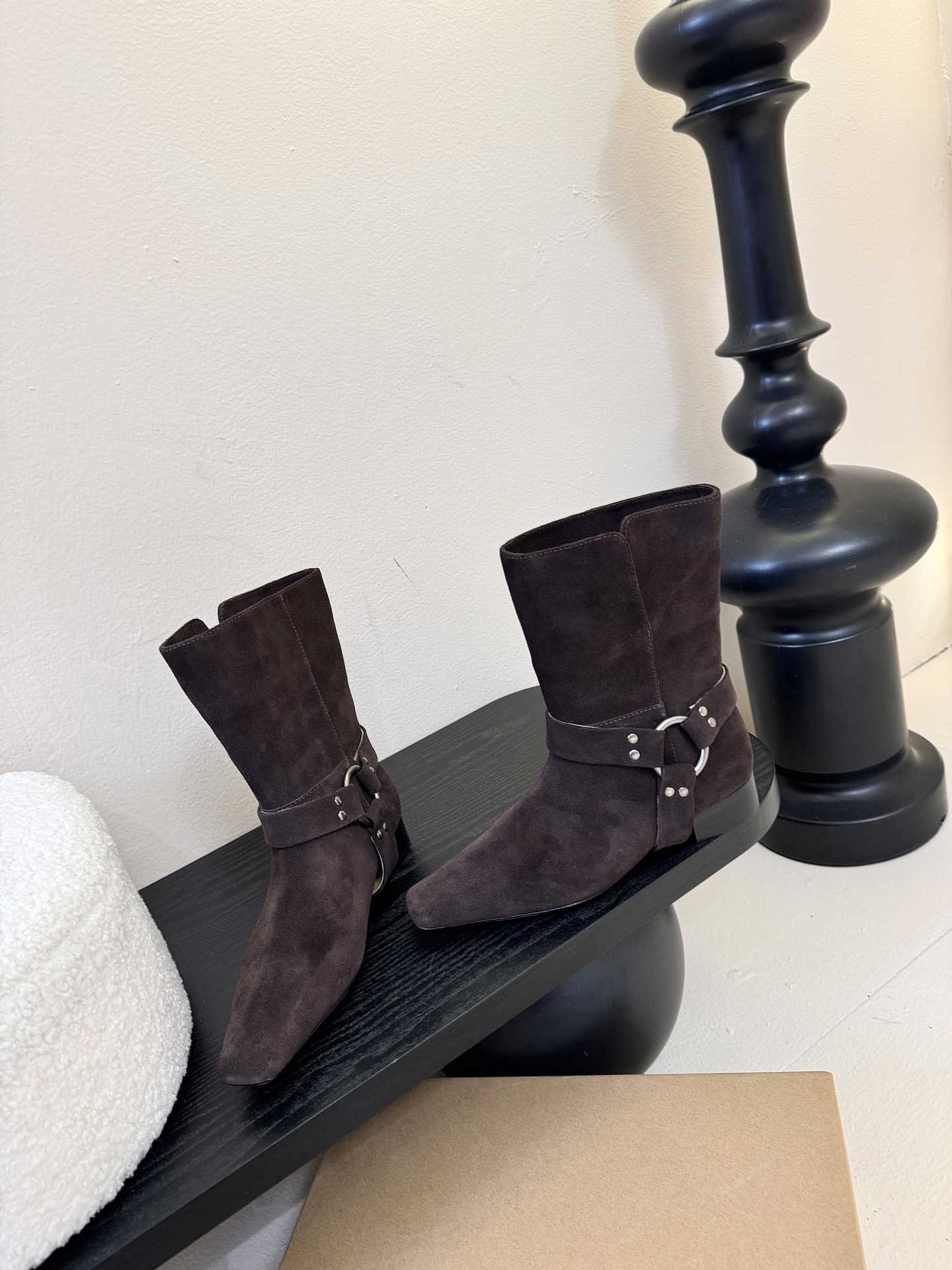 韩国🇰🇷shop weare麂皮靴鞋面高丝光小牛麂皮&小牛皮，内里水染牛皮，意大利真皮大底，真皮包鞋跟，