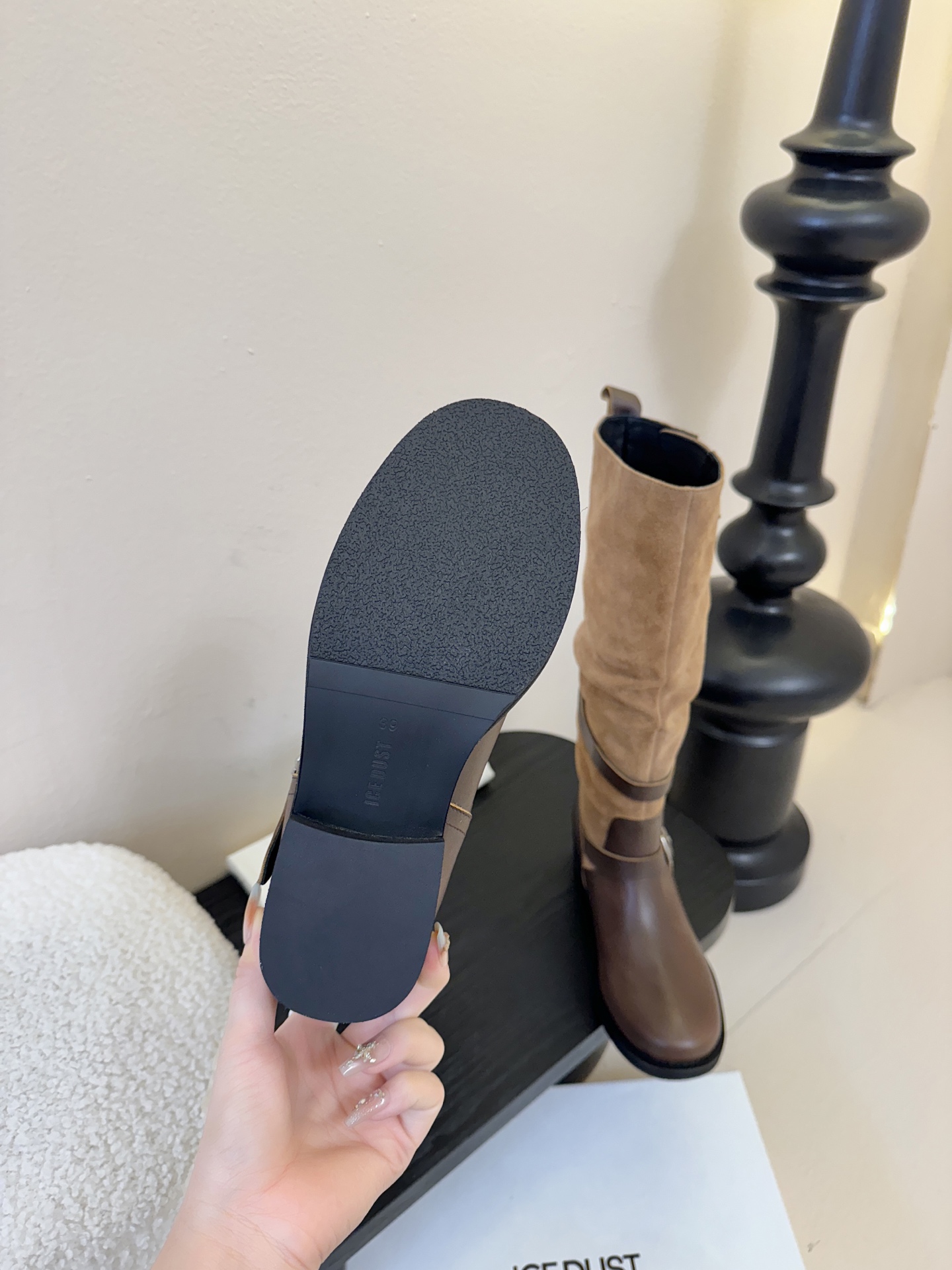 ICEDUST秋冬新款堆堆靴✨称之为今年最好看的堆堆靴，毫不过分，复古百搭，慵懒简约💯对版牛皮面料，羊皮