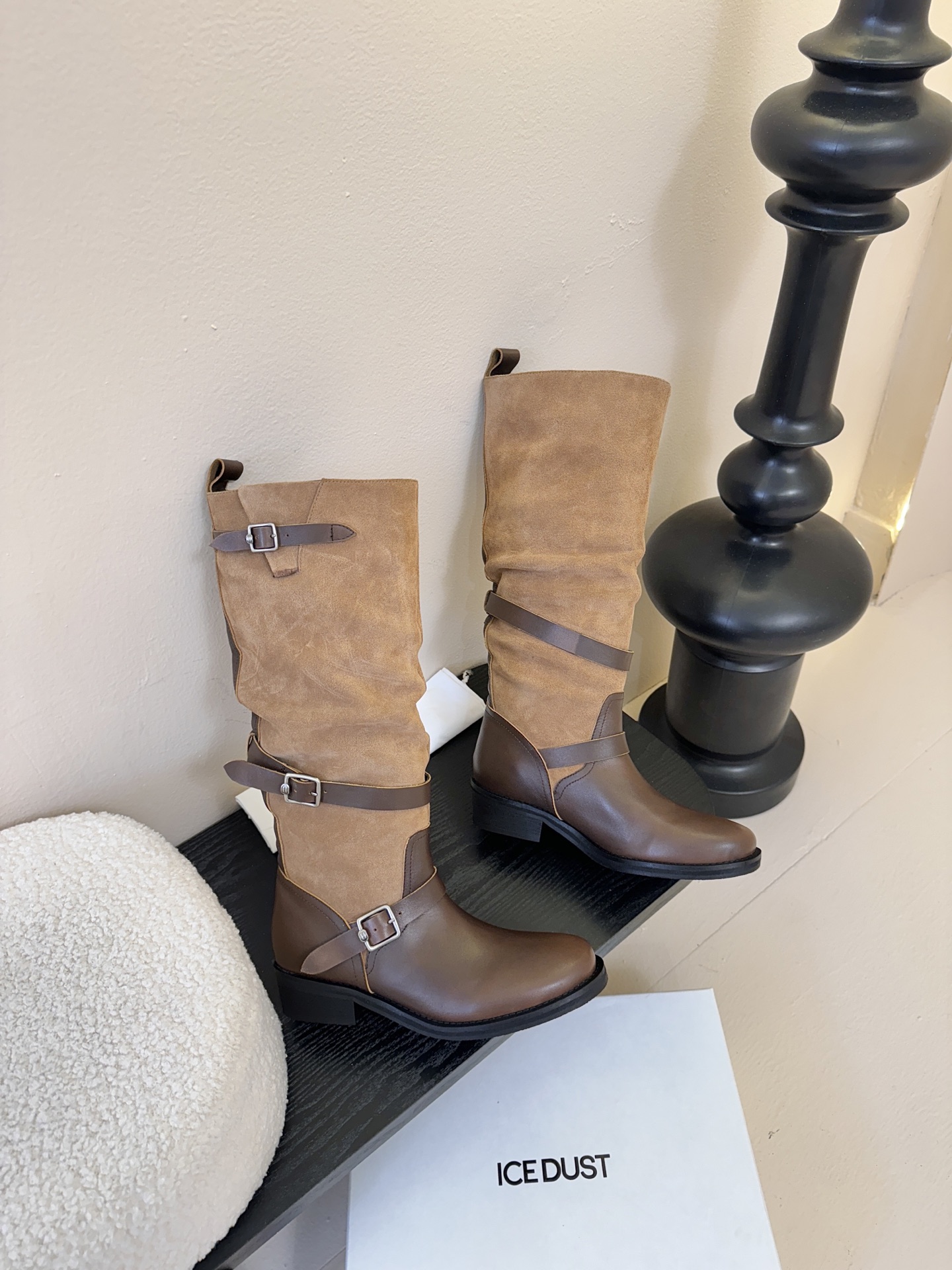 ICEDUST秋冬新款堆堆靴✨称之为今年最好看的堆堆靴，毫不过分，复古百搭，慵懒简约💯对版牛皮面料，羊皮
