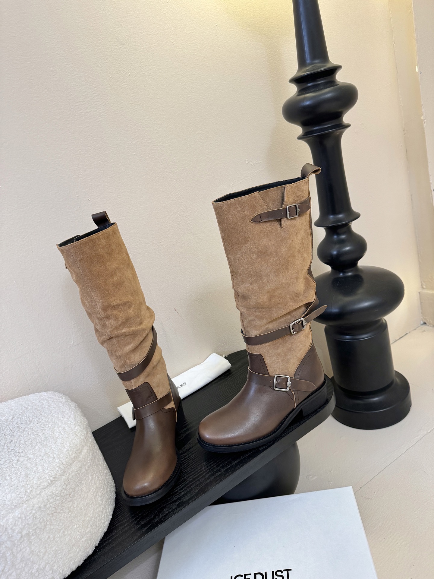 ICEDUST秋冬新款堆堆靴✨称之为今年最好看的堆堆靴，毫不过分，复古百搭，慵懒简约💯对版牛皮面料，羊皮