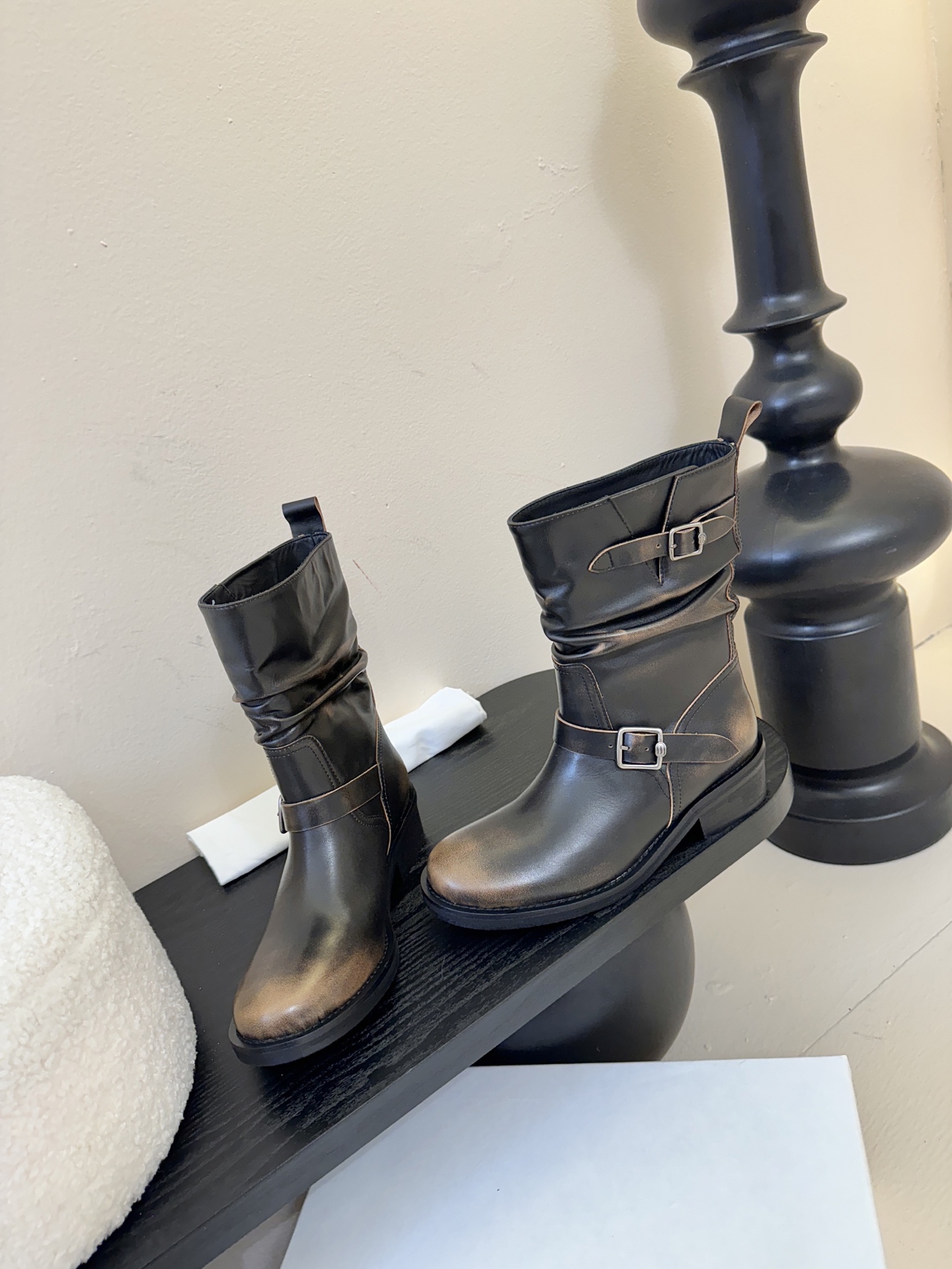 ICEDUST秋冬新款堆堆靴✨称之为今年最好看的堆堆靴，毫不过分，复古百搭，慵懒简约💯对版牛皮面料，羊皮