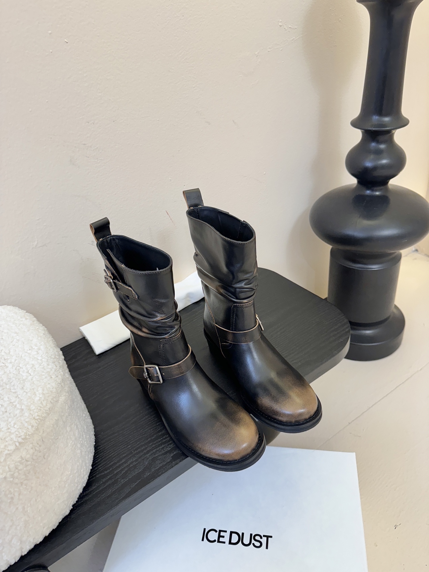ICEDUST秋冬新款堆堆靴✨称之为今年最好看的堆堆靴，毫不过分，复古百搭，慵懒简约💯对版牛皮面料，羊皮