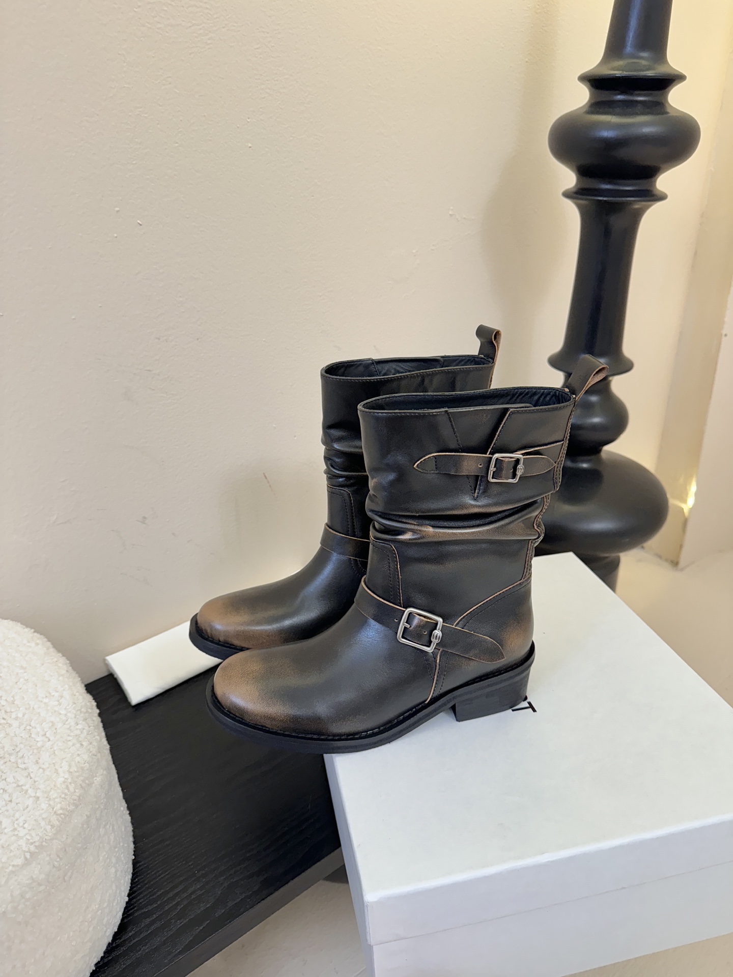 ICEDUST秋冬新款堆堆靴✨称之为今年最好看的堆堆靴，毫不过分，复古百搭，慵懒简约💯对版牛皮面料，羊皮