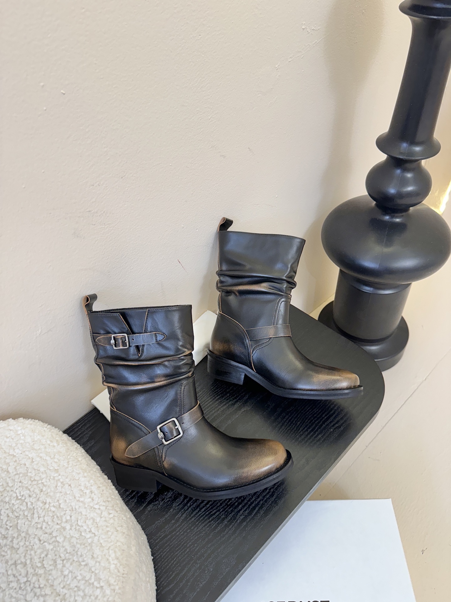 ICEDUST秋冬新款堆堆靴✨称之为今年最好看的堆堆靴，毫不过分，复古百搭，慵懒简约💯对版牛皮面料，羊皮