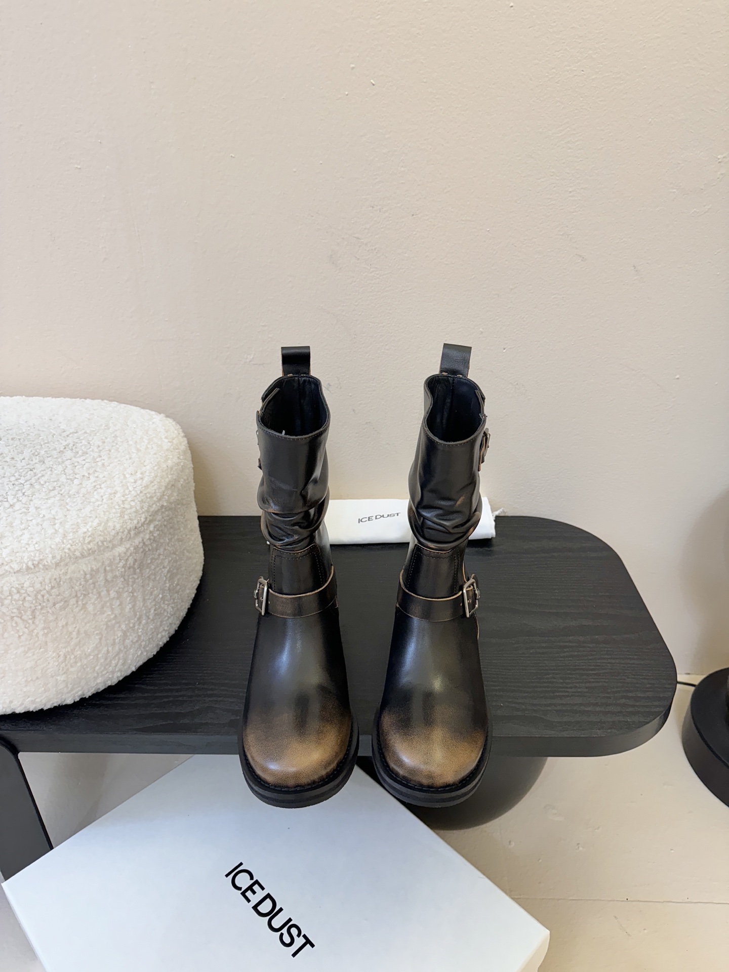 ICEDUST秋冬新款堆堆靴✨称之为今年最好看的堆堆靴，毫不过分，复古百搭，慵懒简约💯对版牛皮面料，羊皮