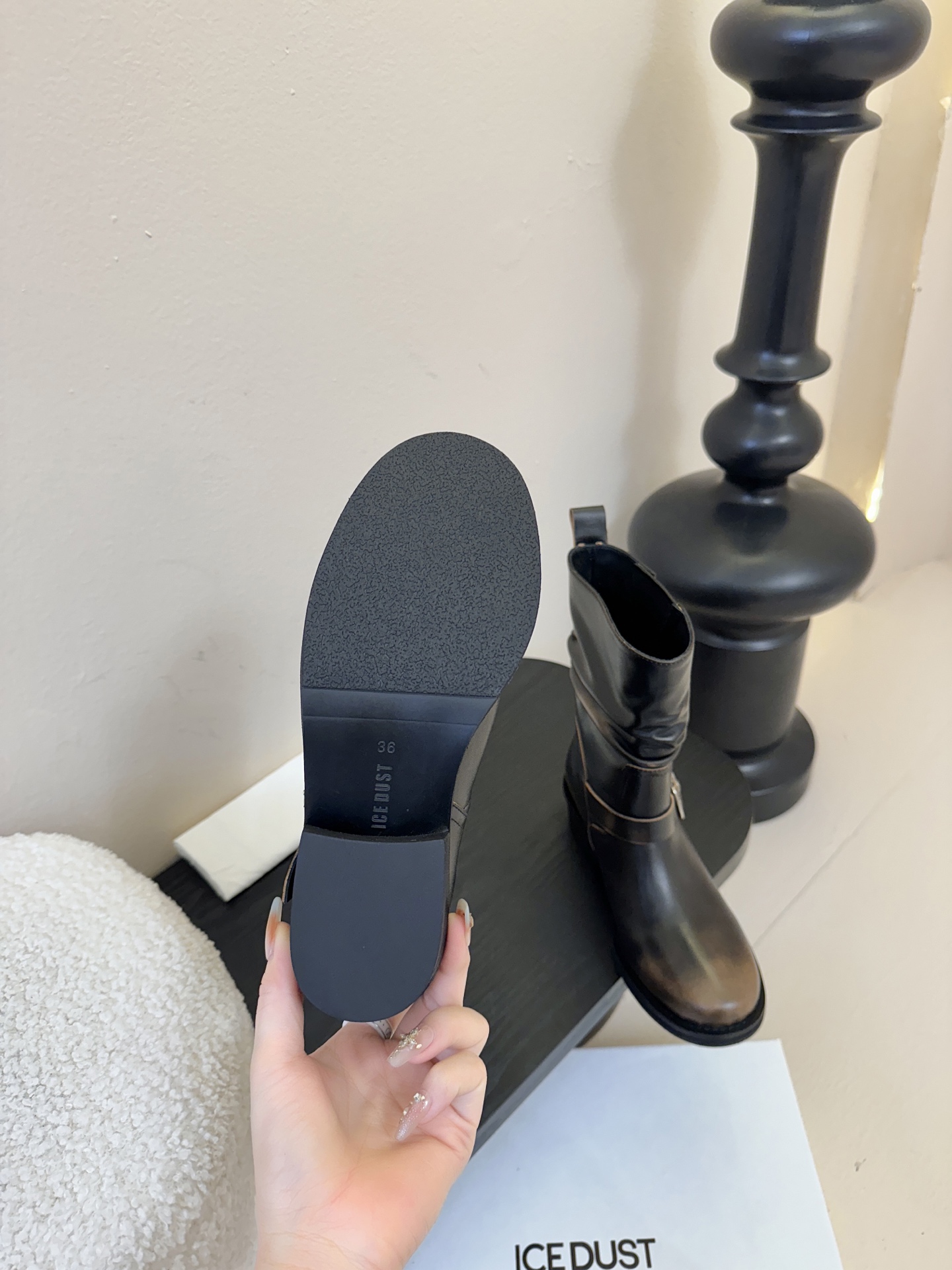 ICEDUST秋冬新款堆堆靴✨称之为今年最好看的堆堆靴，毫不过分，复古百搭，慵懒简约💯对版牛皮面料，羊皮