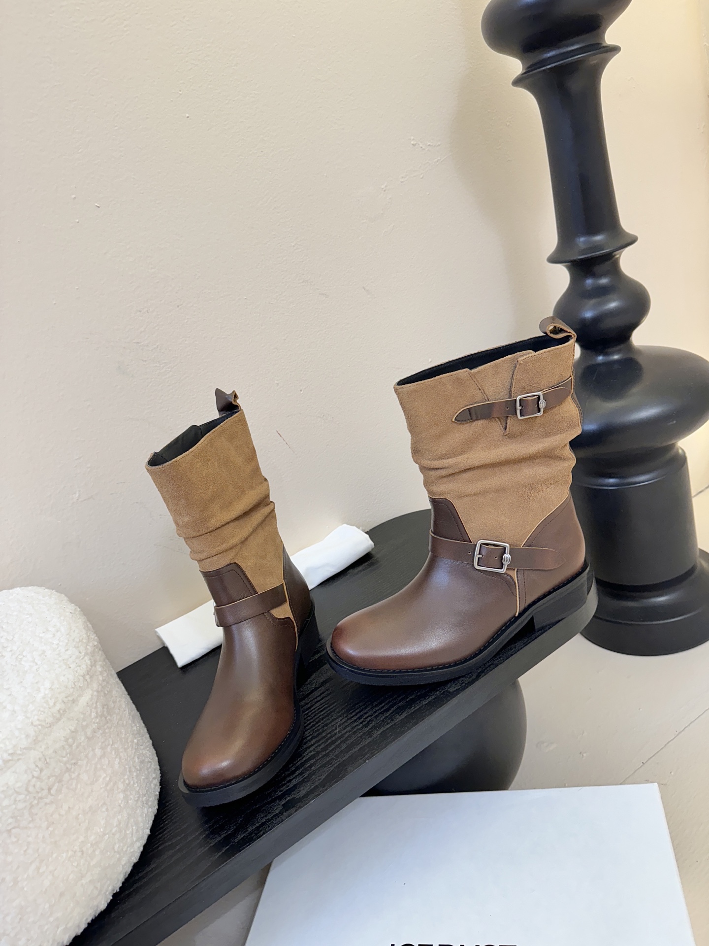 ICEDUST秋冬新款堆堆靴✨称之为今年最好看的堆堆靴，毫不过分，复古百搭，慵懒简约💯对版牛皮面料，羊皮