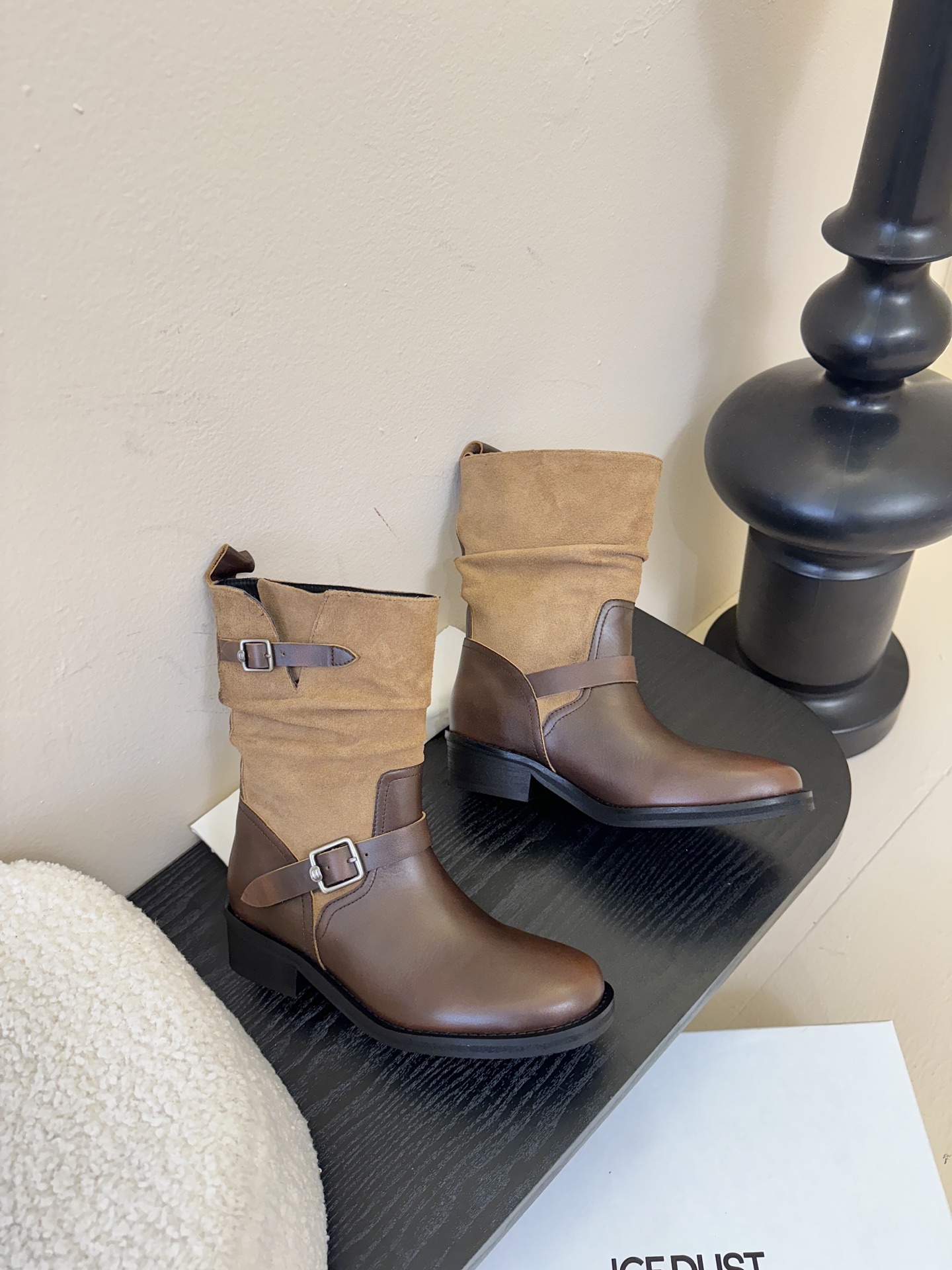 ICEDUST秋冬新款堆堆靴✨称之为今年最好看的堆堆靴，毫不过分，复古百搭，慵懒简约💯对版牛皮面料，羊皮