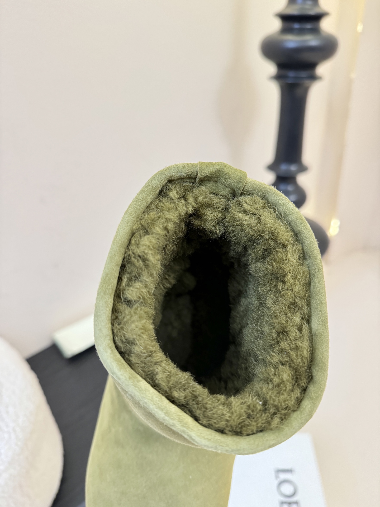 LOEWE罗意威 最新 Lago 系列 雪地靴 短靴 原版购入开发 做货 这款Lago雪地靴 绒面革靴，