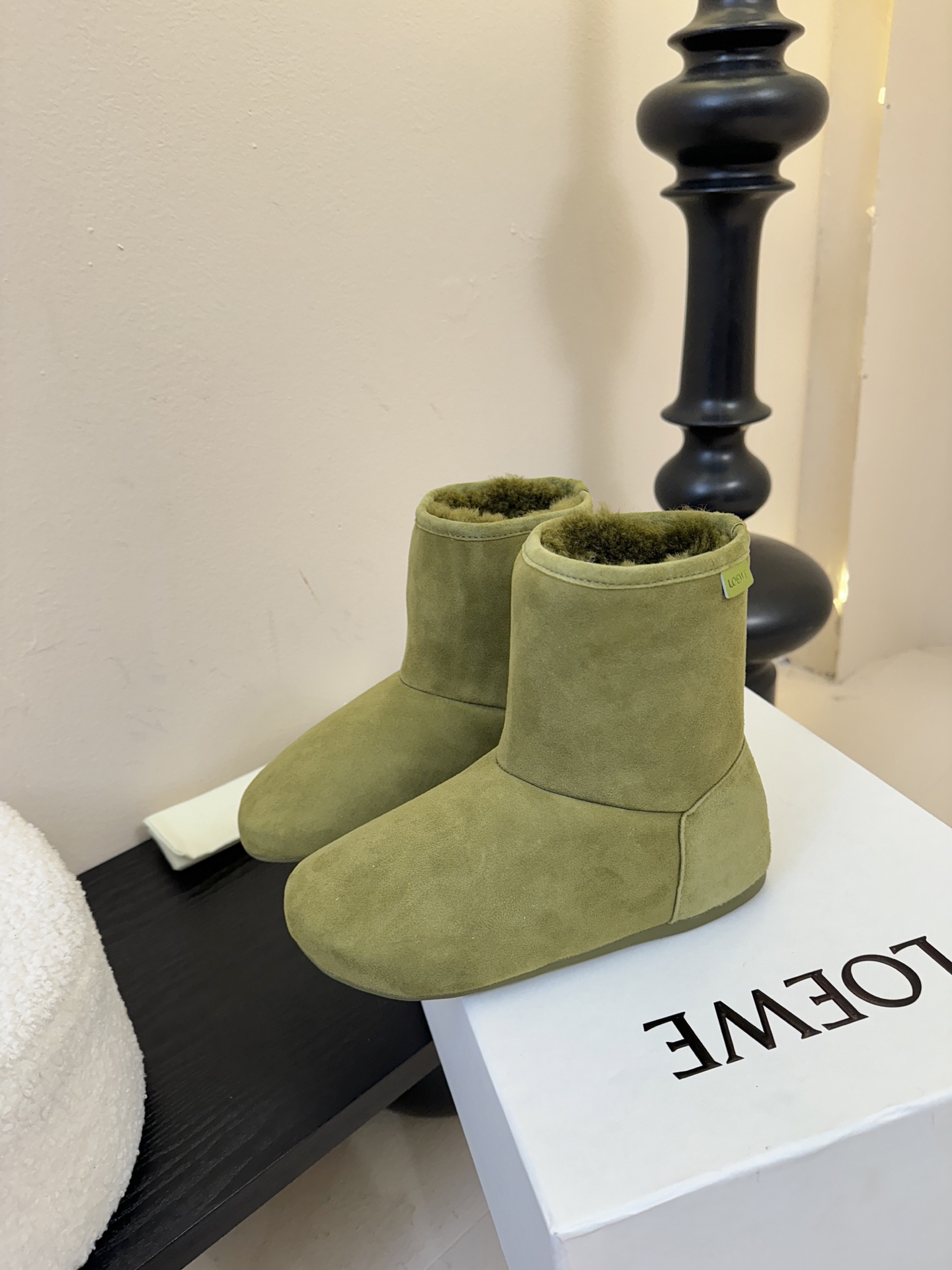 LOEWE罗意威 最新 Lago 系列 雪地靴 短靴 原版购入开发 做货 这款Lago雪地靴 绒面革靴，