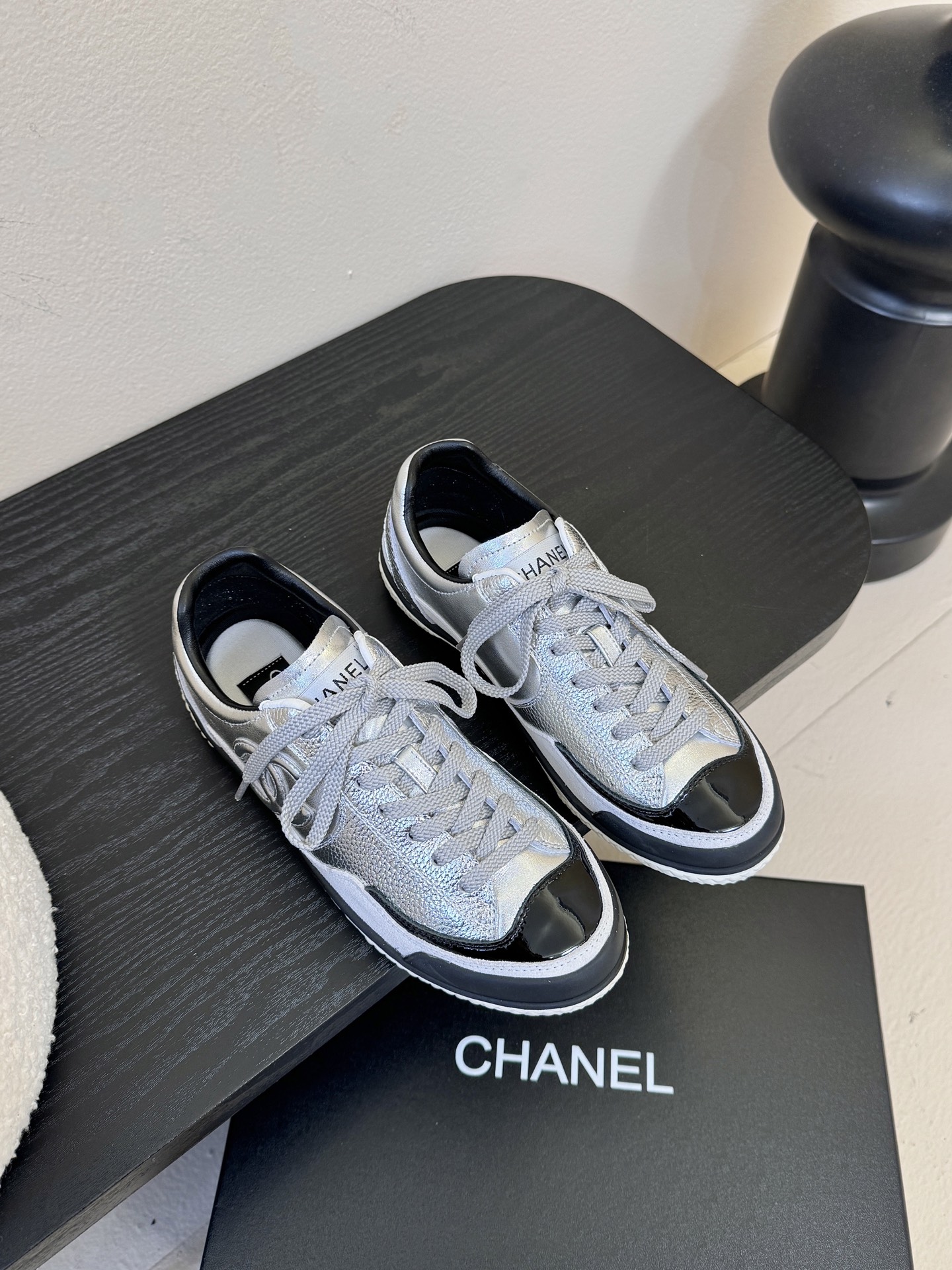 CHANEL/香奈儿休闲运动鞋2025新款小香风麂皮圆头熊猫厚底运动鞋时尚增高鞋休闲鞋面料：进口牛皮内里