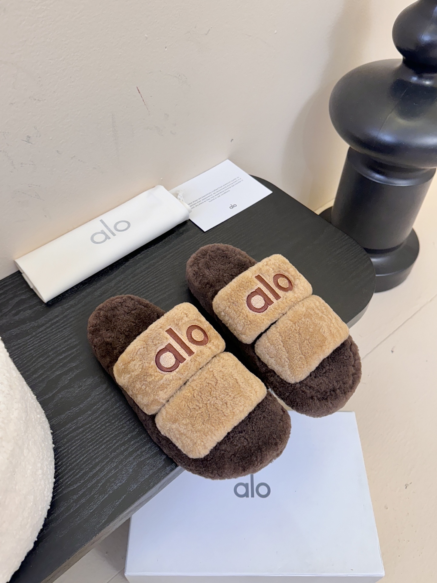 Alo 25秋冬 皮毛一体毛拖踩在云朵之中，穿上幸福感太强了增高好看，冬日必入单品size 35-41