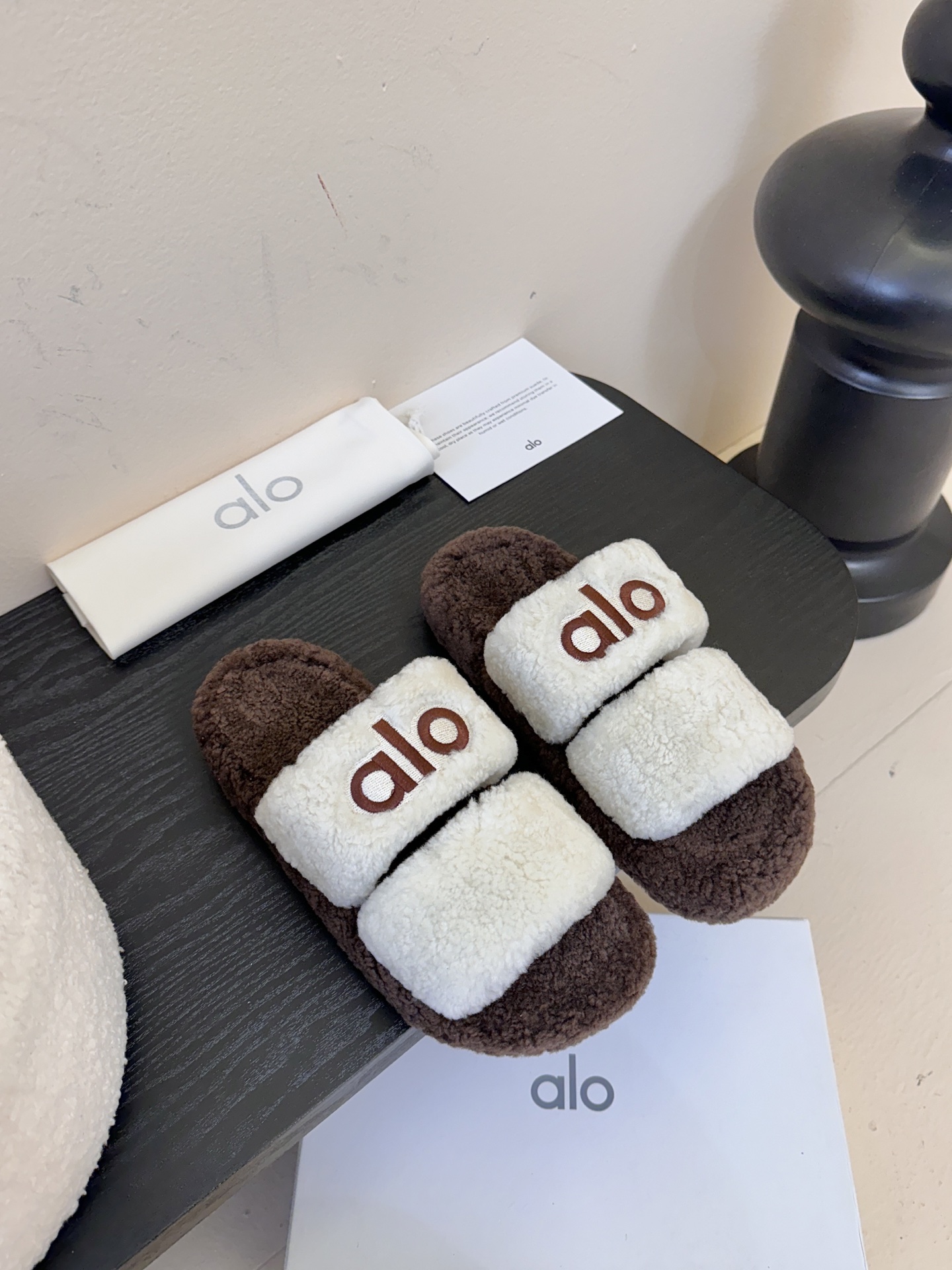 Alo 25秋冬 皮毛一体毛拖踩在云朵之中，穿上幸福感太强了增高好看，冬日必入单品size 35-41