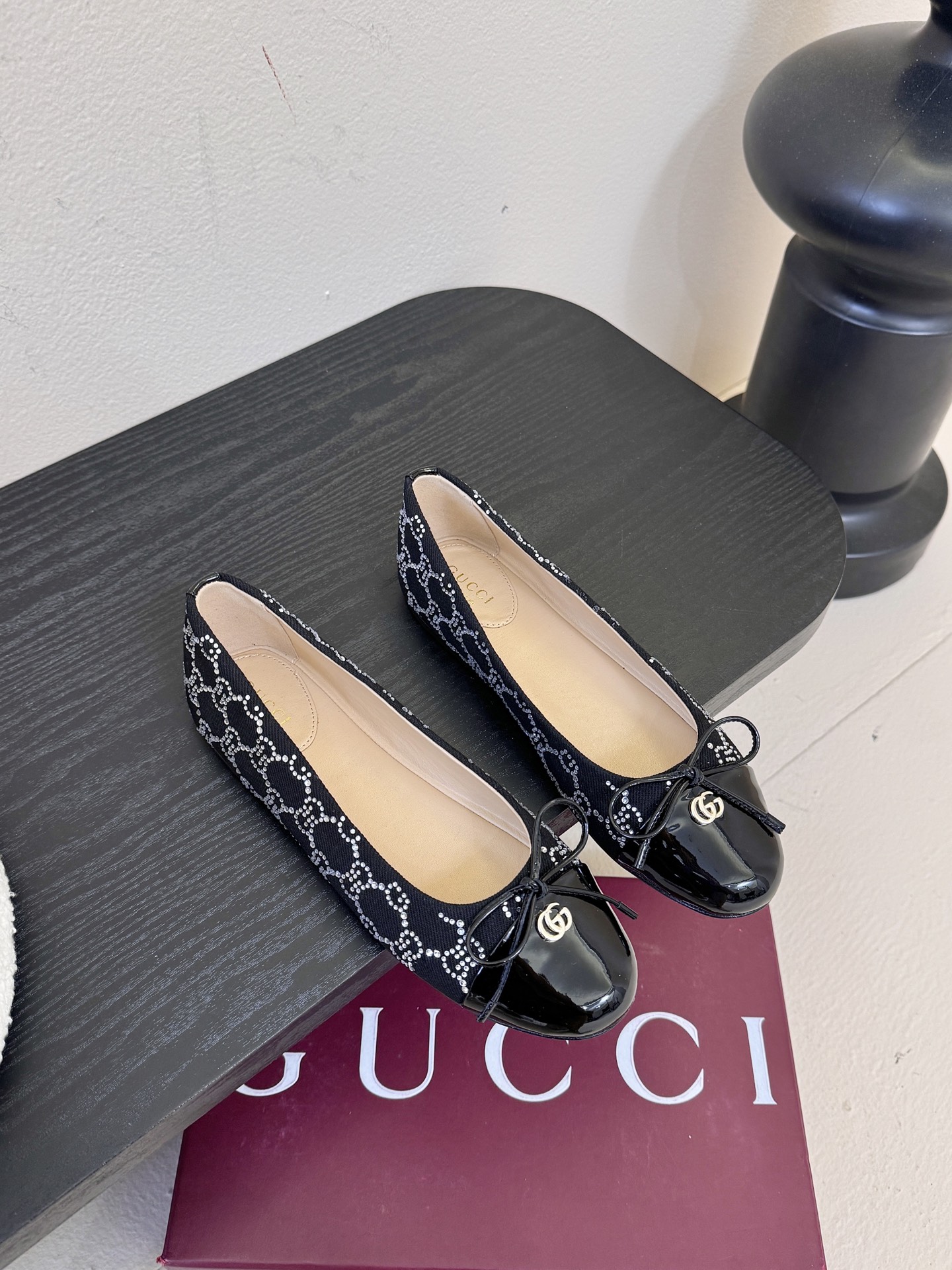 GuCC高端精品 2025海外早秋系列新品🆕平跟钻石V纹刺绣内底芭蕾鞋蝴蝶结小双G扣新款小圆头单鞋🔥经典
