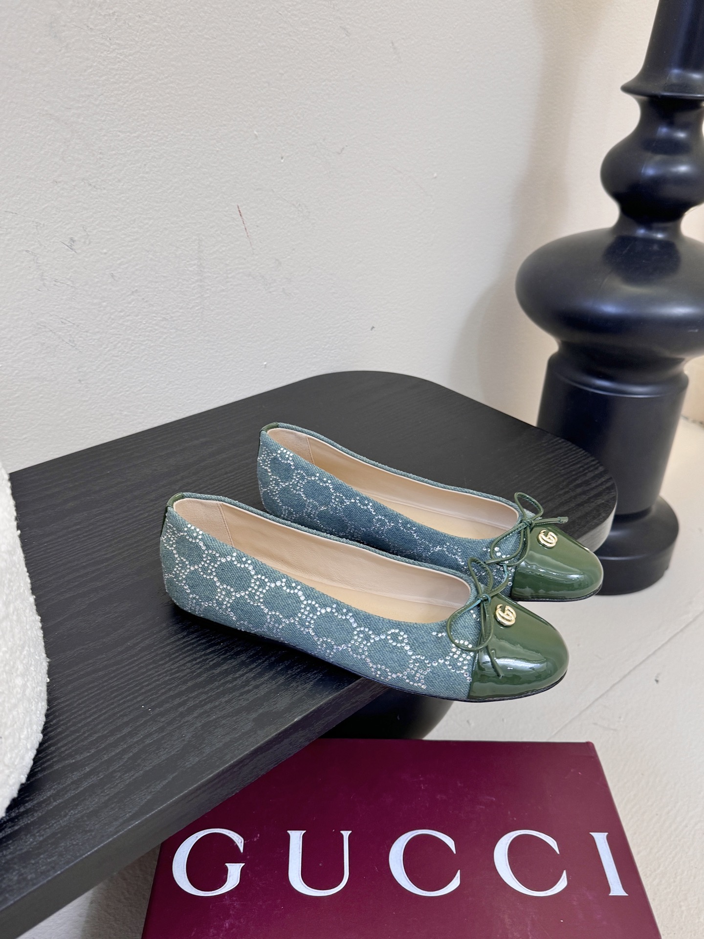 GuCC高端精品 2025海外早秋系列新品🆕平跟钻石V纹刺绣内底芭蕾鞋蝴蝶结小双G扣新款小圆头单鞋🔥经典