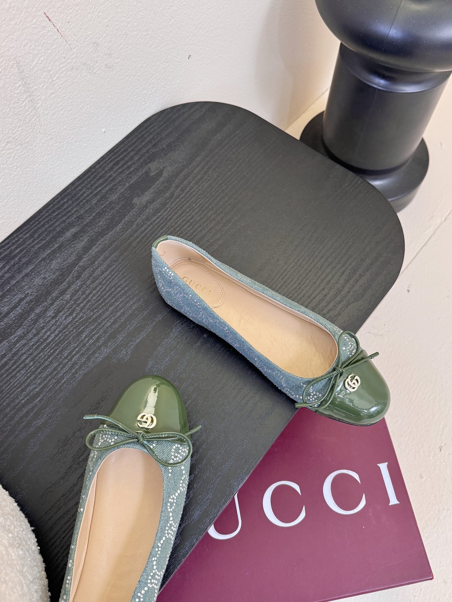 GuCC高端精品 2025海外早秋系列新品🆕平跟钻石V纹刺绣内底芭蕾鞋蝴蝶结小双G扣新款小圆头单鞋🔥经典