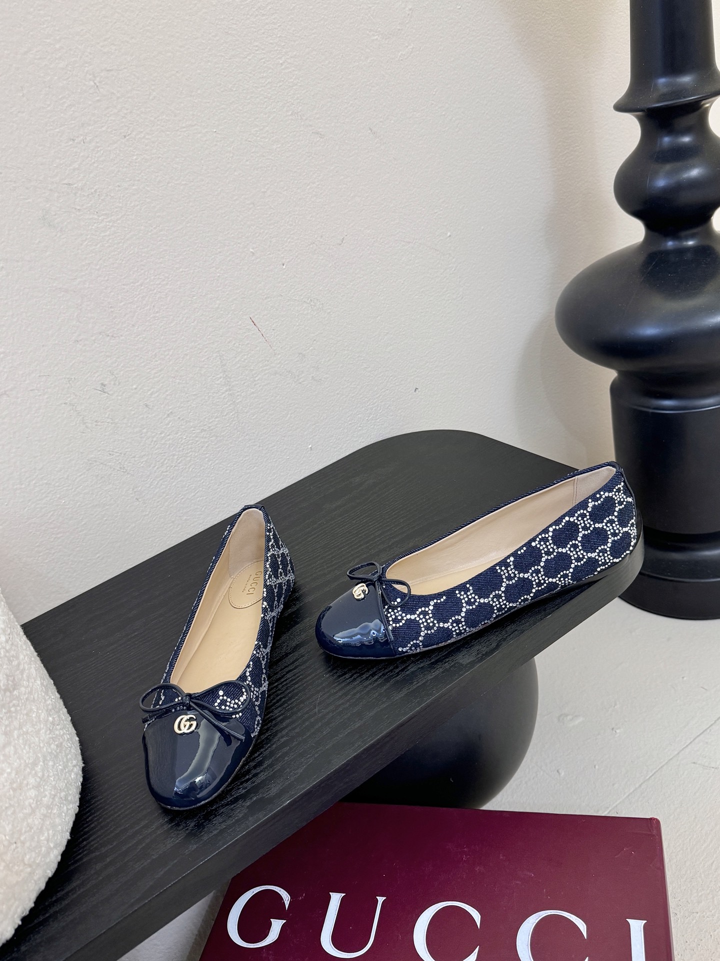 GuCC高端精品 2025海外早秋系列新品🆕平跟钻石V纹刺绣内底芭蕾鞋蝴蝶结小双G扣新款小圆头单鞋🔥经典