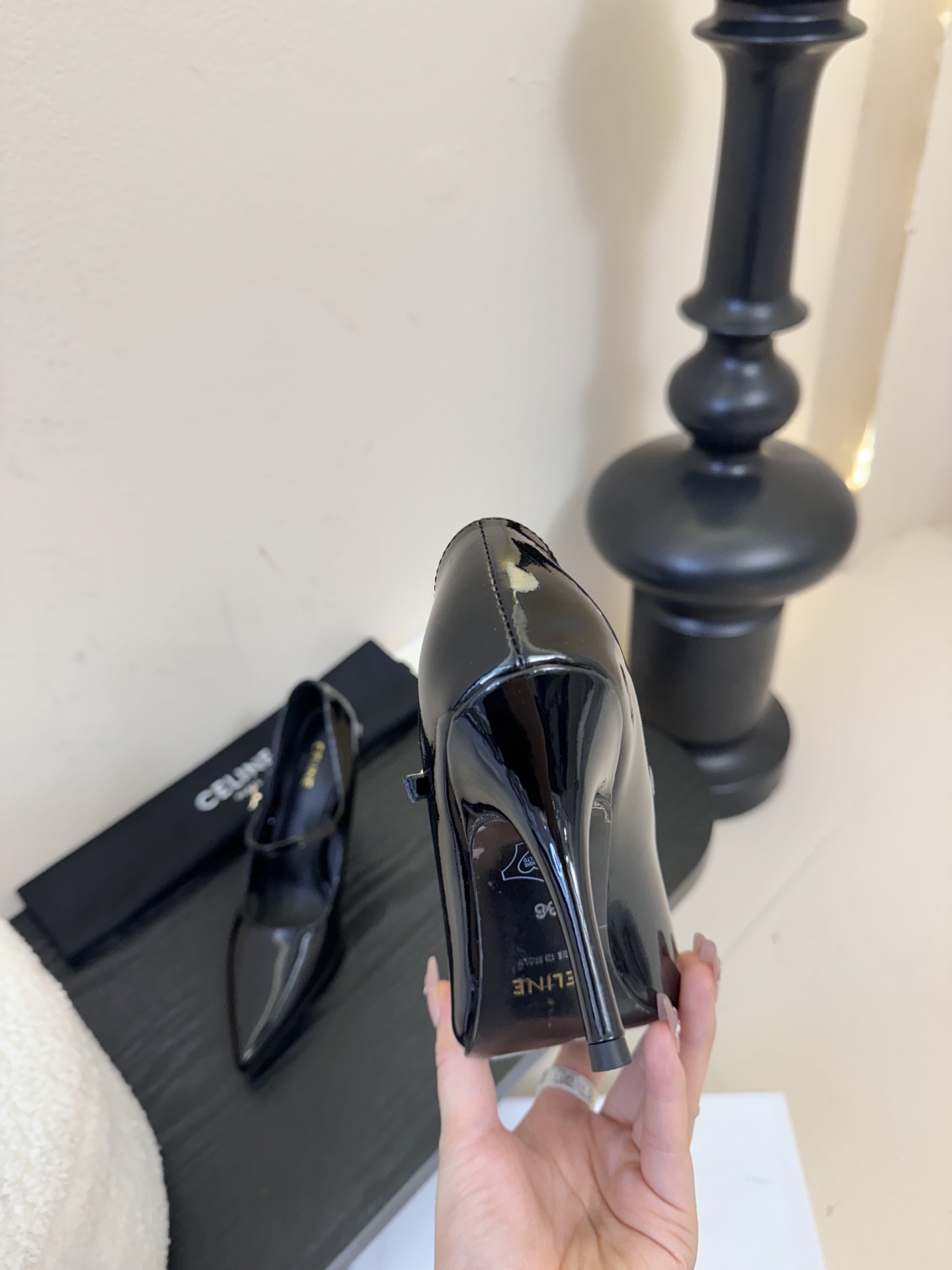 Celine思琳秋冬凯旋门时装高跟鞋 柔美的露脚设计，上脚真的超级显瘦超级美 C家特定的精致凯旋门log