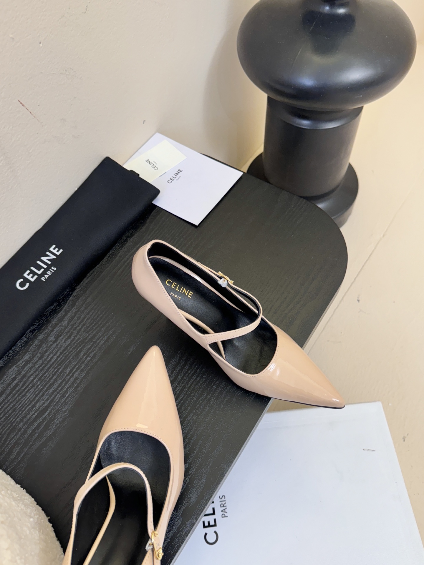 Celine思琳秋冬凯旋门时装高跟鞋 柔美的露脚设计，上脚真的超级显瘦超级美 C家特定的精致凯旋门log