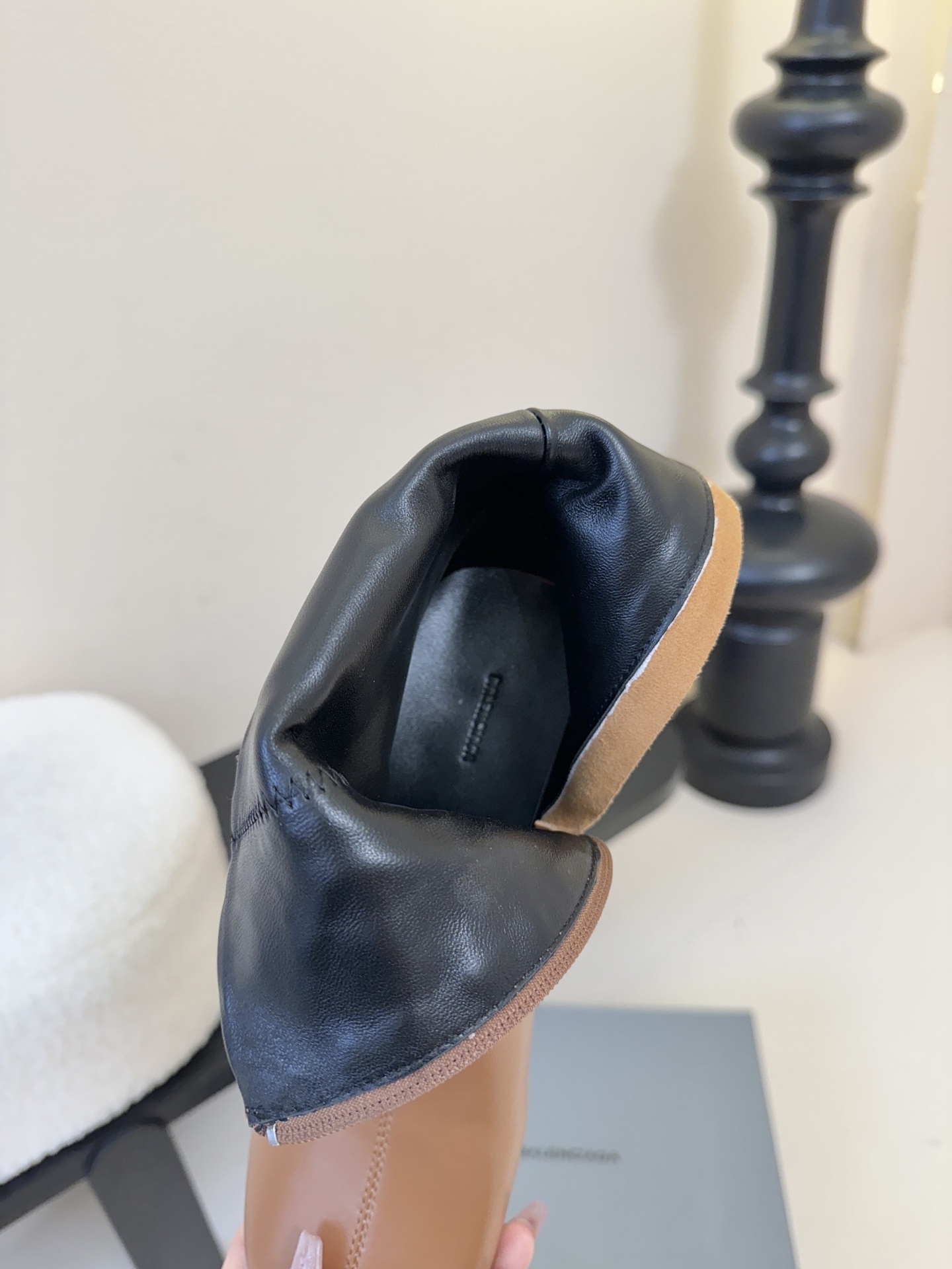 Balenciaga巴黎世家走秀款短靴、巴黎时装周重磅新品，海外各大博主相继大秀金卡戴珊Kardashi