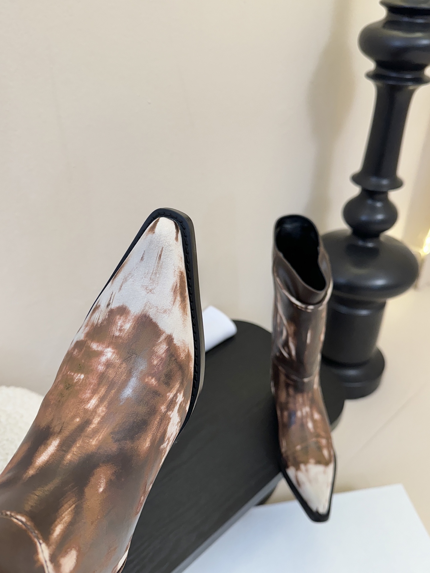 Khait* 𝟐𝟓𝐀𝐖新品靴把“酷飒”焊在腿上利落方跟+尖头 拿捏利落气场 褶皱靴筒自带松弛感 穿上直接